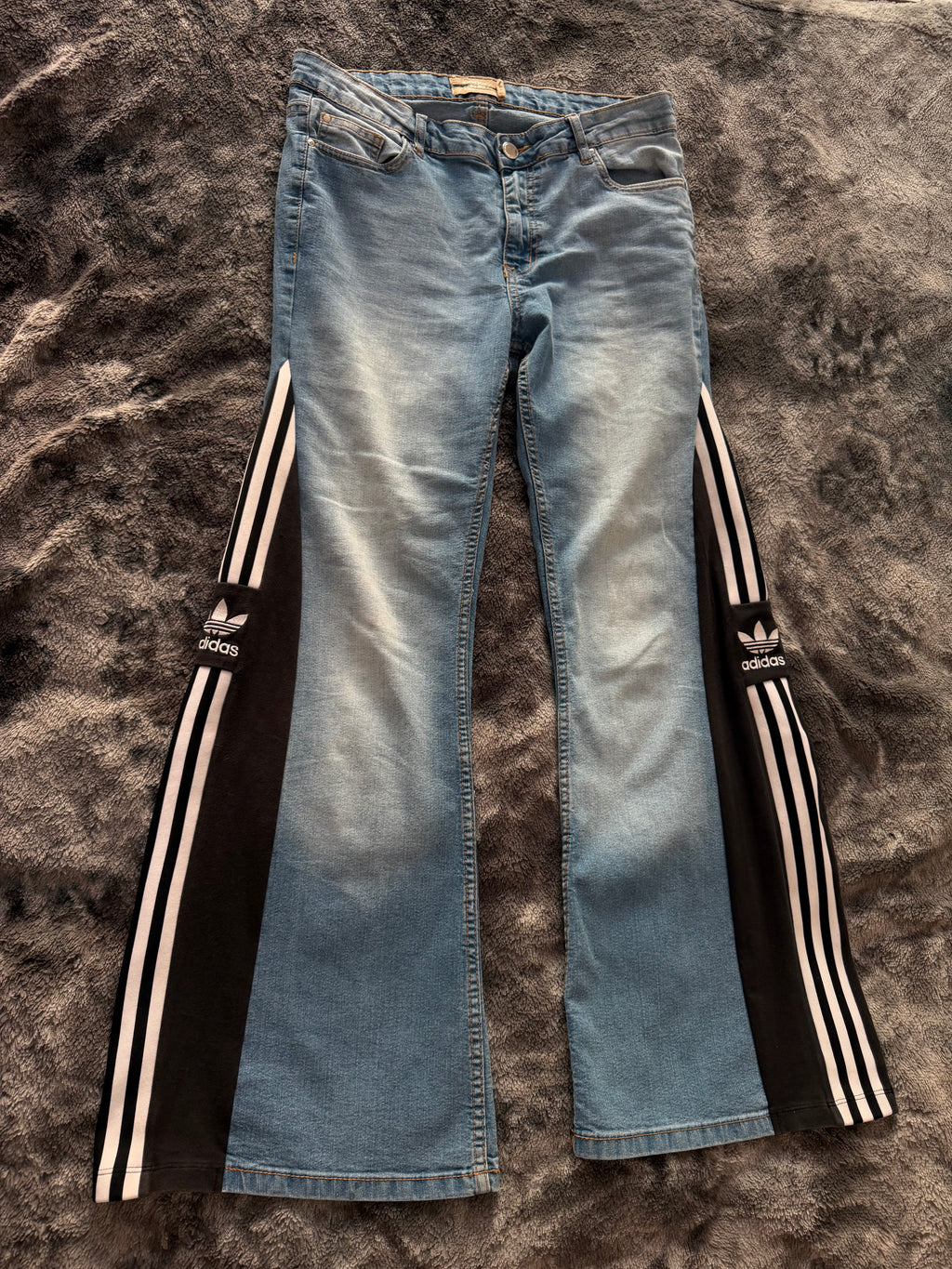 3-Stripes Bootcut Jeans – Size M/L
