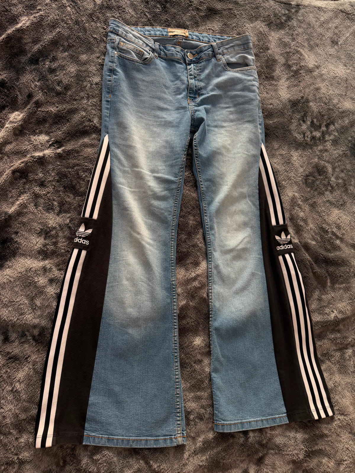 3-Stripes Bootcut Jeans – Size M/L