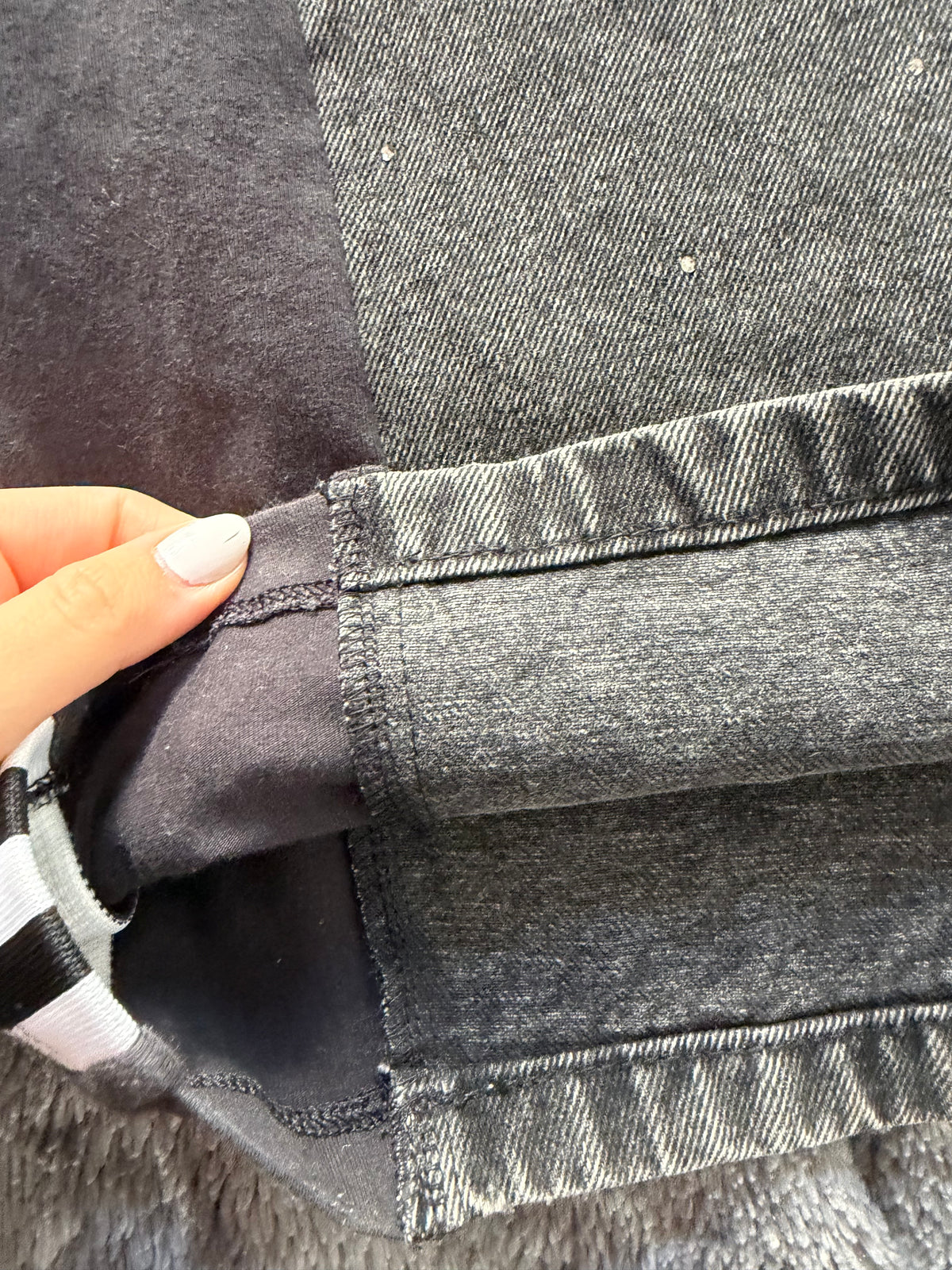 Dark Grey 3-Stripes Diamond Pants – M 🩶💎