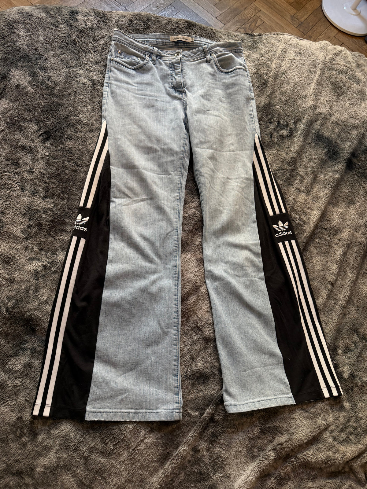 Light Blue Denim 3-Stripe Oversized Jeans – Wide Leg – Size L/M