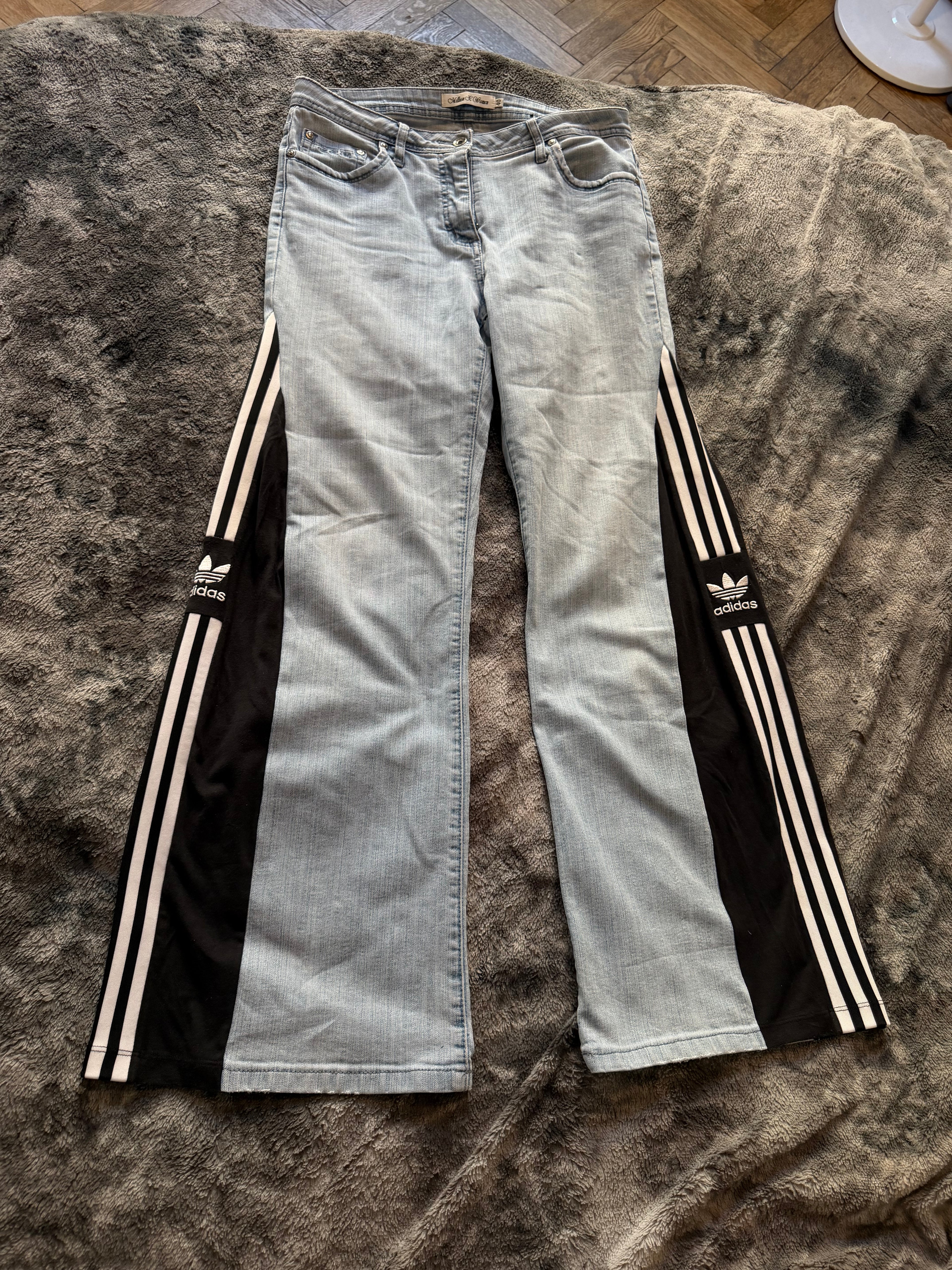 Light Blue Denim 3-Stripe Oversized Jeans – Wide Leg – Size L/M
