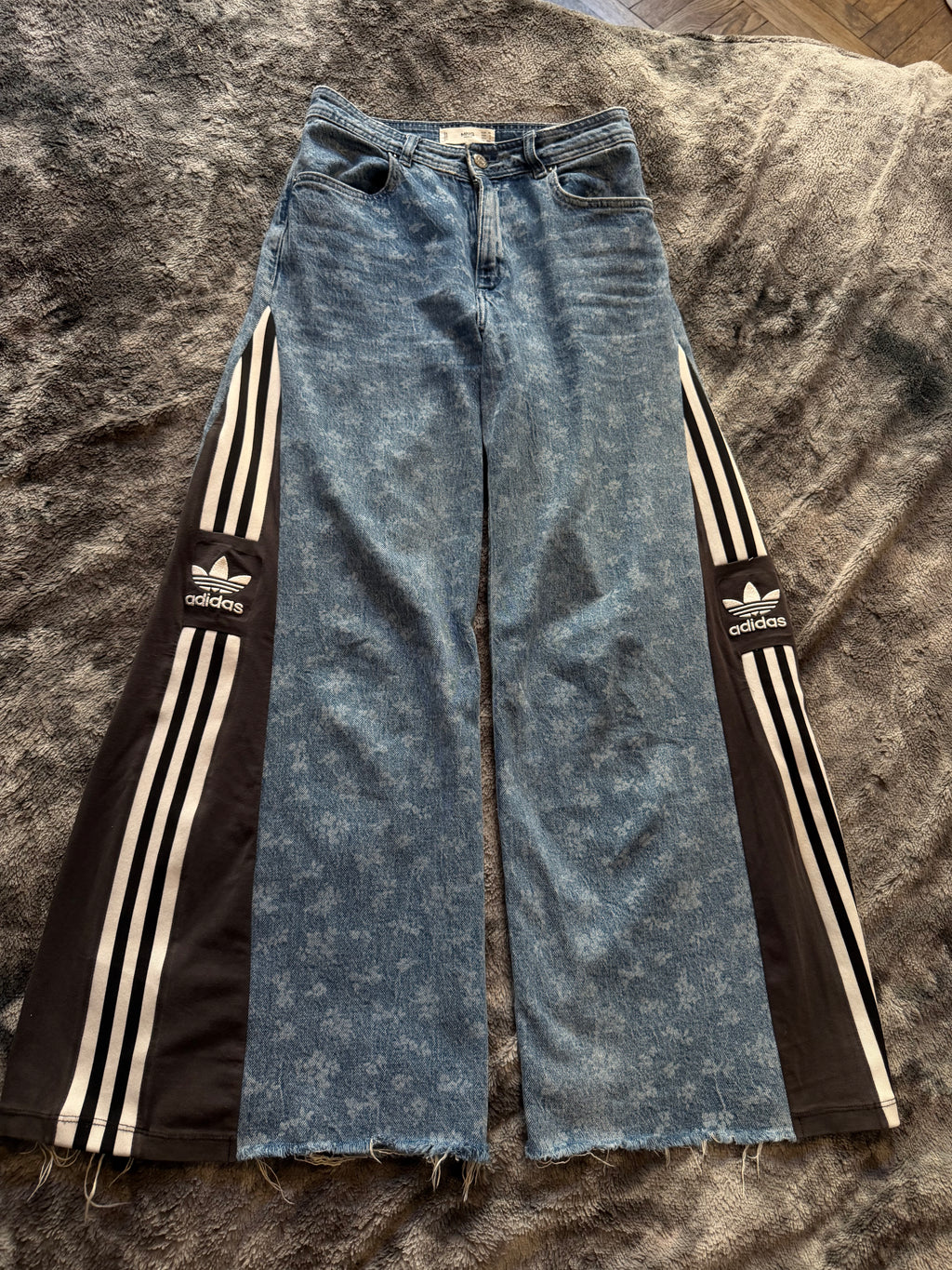 Printed Denim 3-Stripe Flared Jeans – Wide Leg – Size XS/S