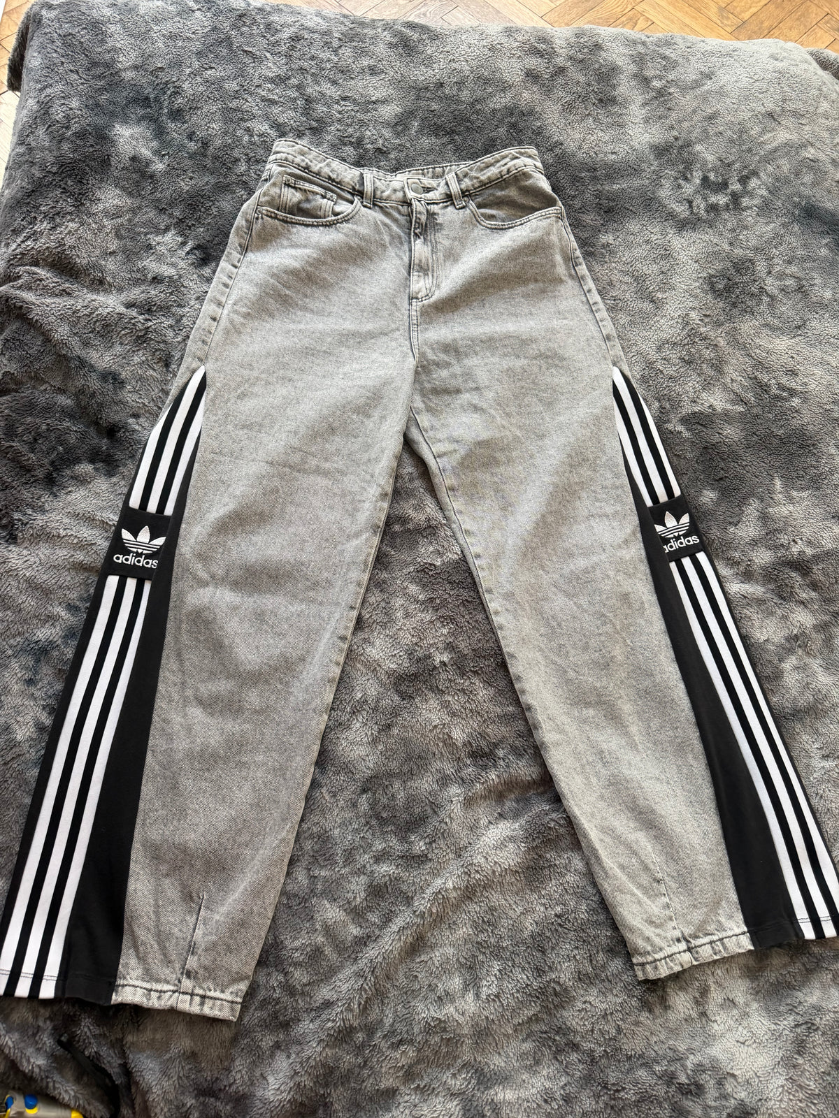Grey Denim 3-Stripes Pants – Size M