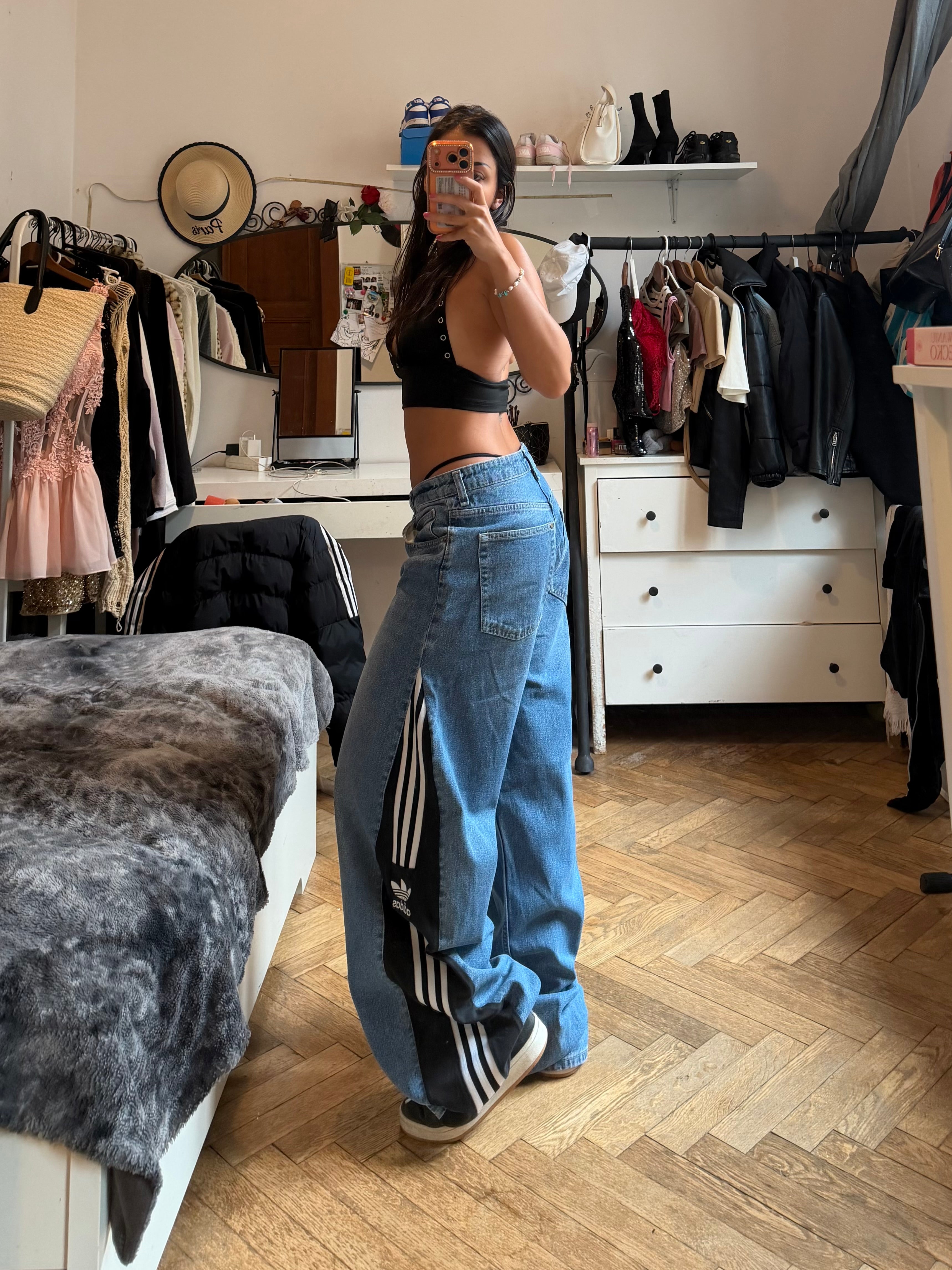 Baggy Flared Jeans with 3 Stripes – Size L/M
