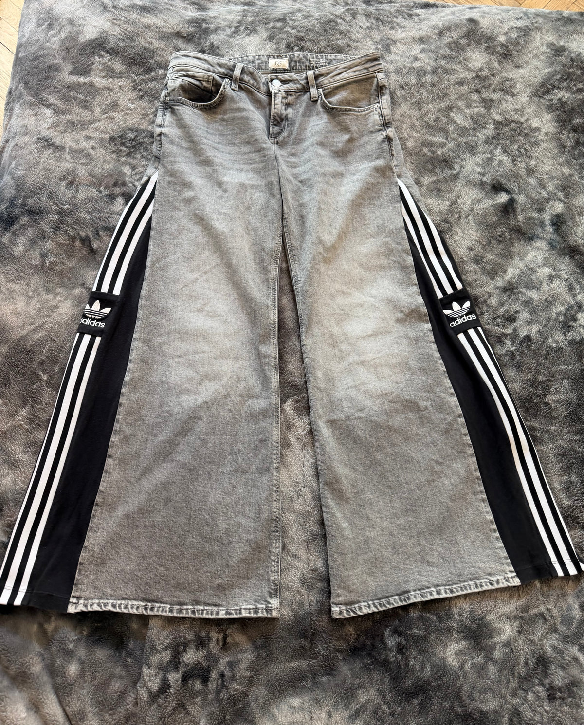 Grey Denim 3-Stripes Wide Leg Jeans – Size M