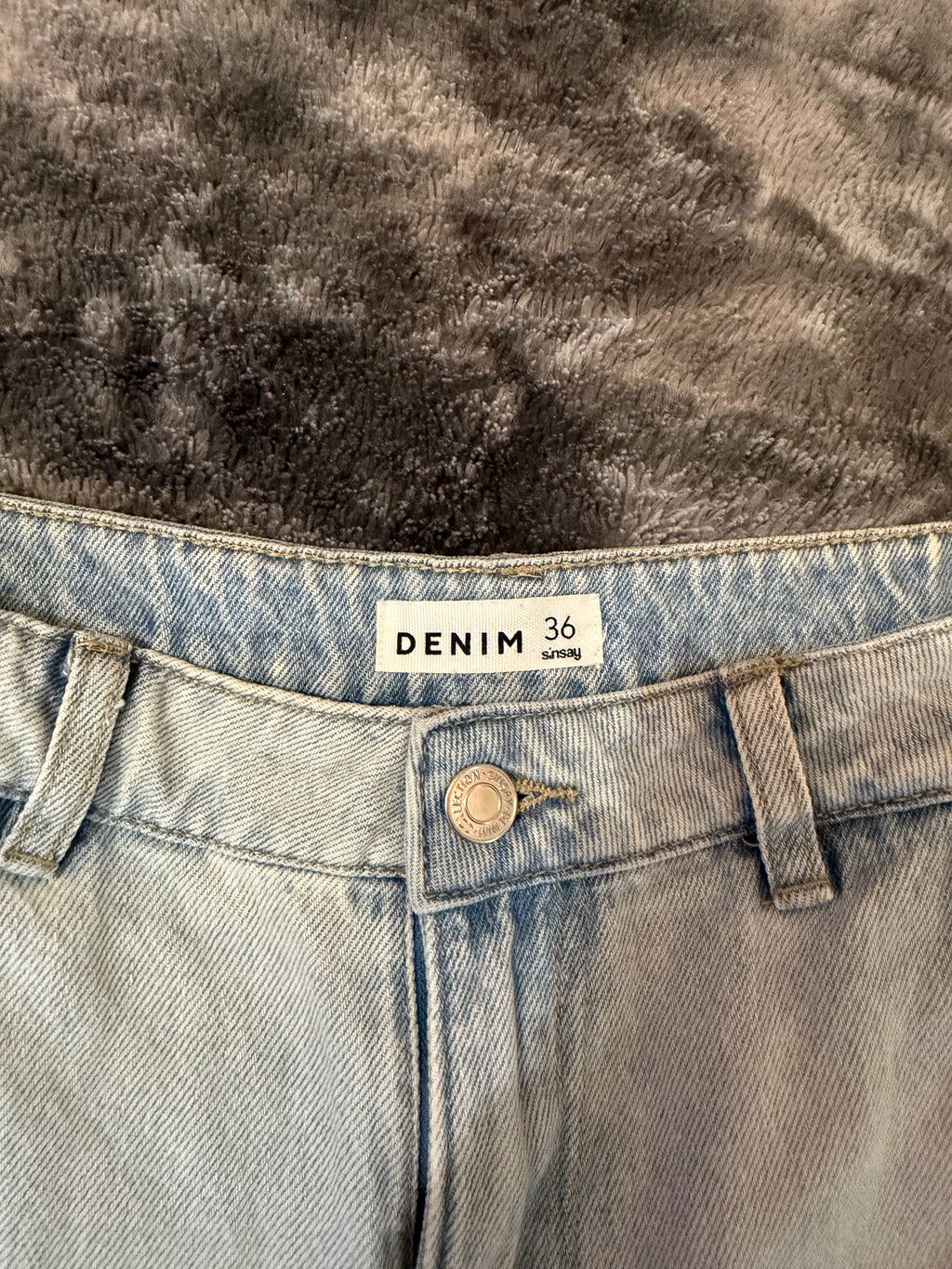 Three Stripes Wide-Leg Jeans – Streetwear size S