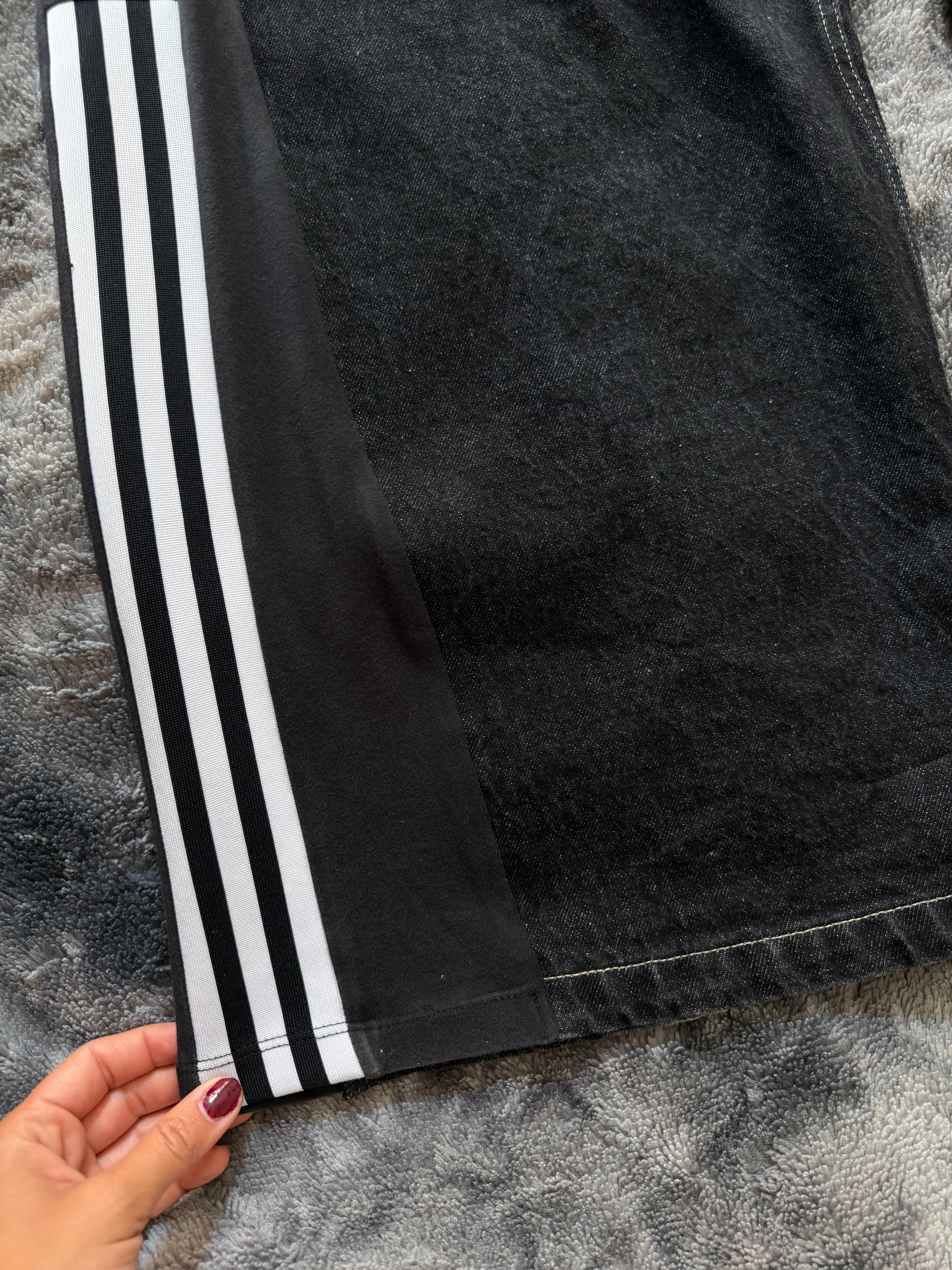 Custom Dark Grey Baggy Jeans with Three Stripes – One of a Kind – Size M
