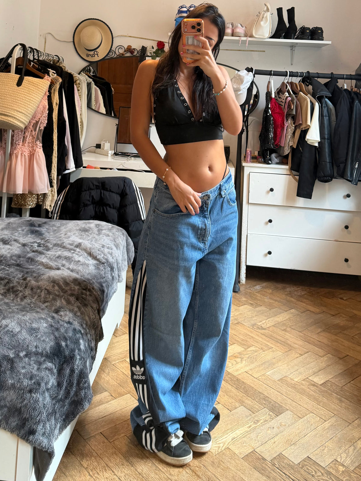 Baggy Flared Jeans with 3 Stripes – Size L/M