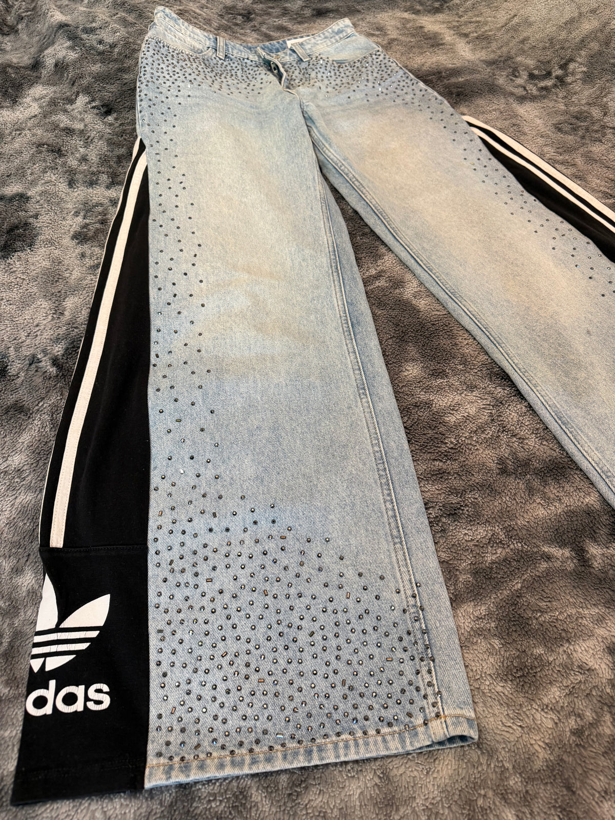 3-Stripe Diamond Wide Leg Jeans – Size S 💎💎
