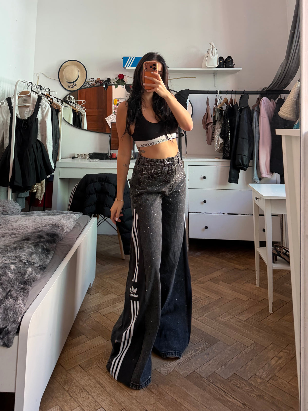 Dark Grey 3-Stripes Diamond Pants – M 🩶💎
