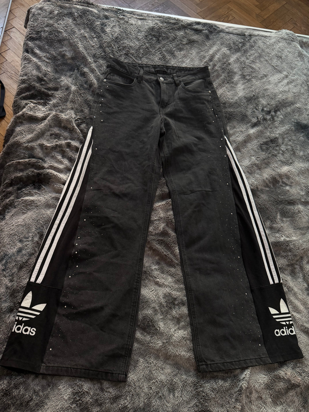 Dark Grey 3-Stripes Diamond Wide Leg Pants – M 🩶💎