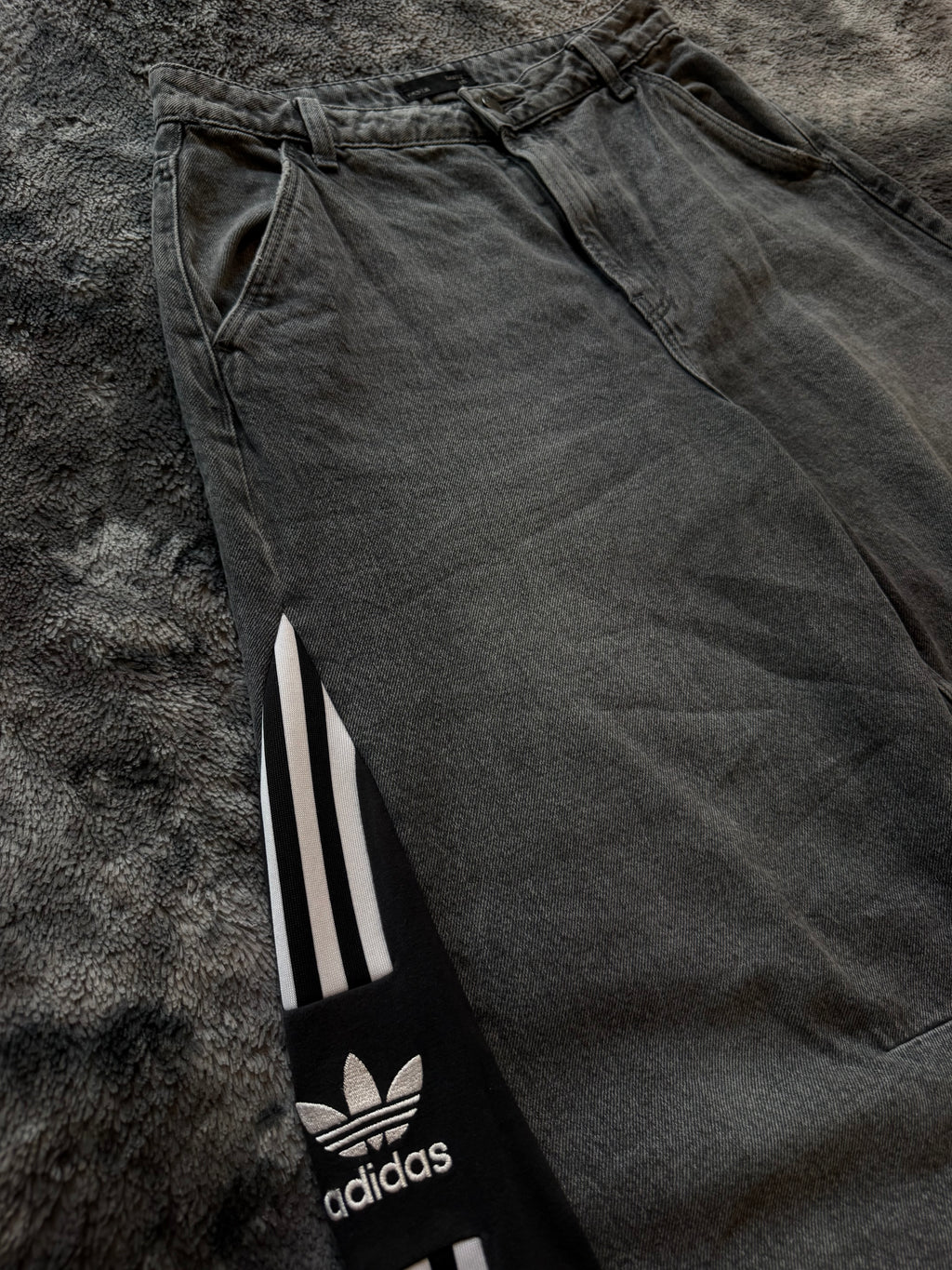 Adidas Dark Grey Balloon Baggy Jeans – 3 Stripes – Size M