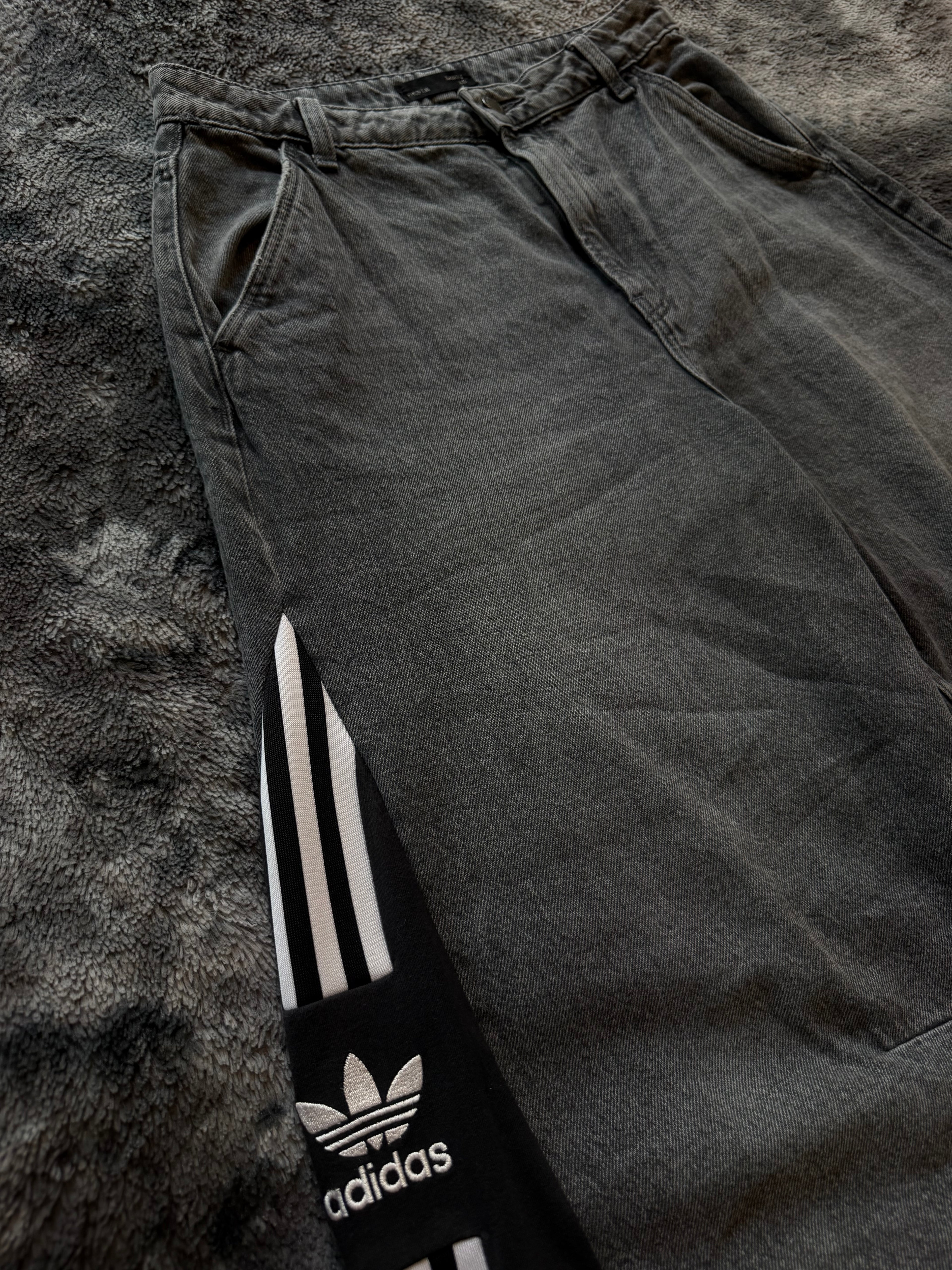 Adidas Dark Grey Balloon Baggy Jeans – 3 Stripes – Size M