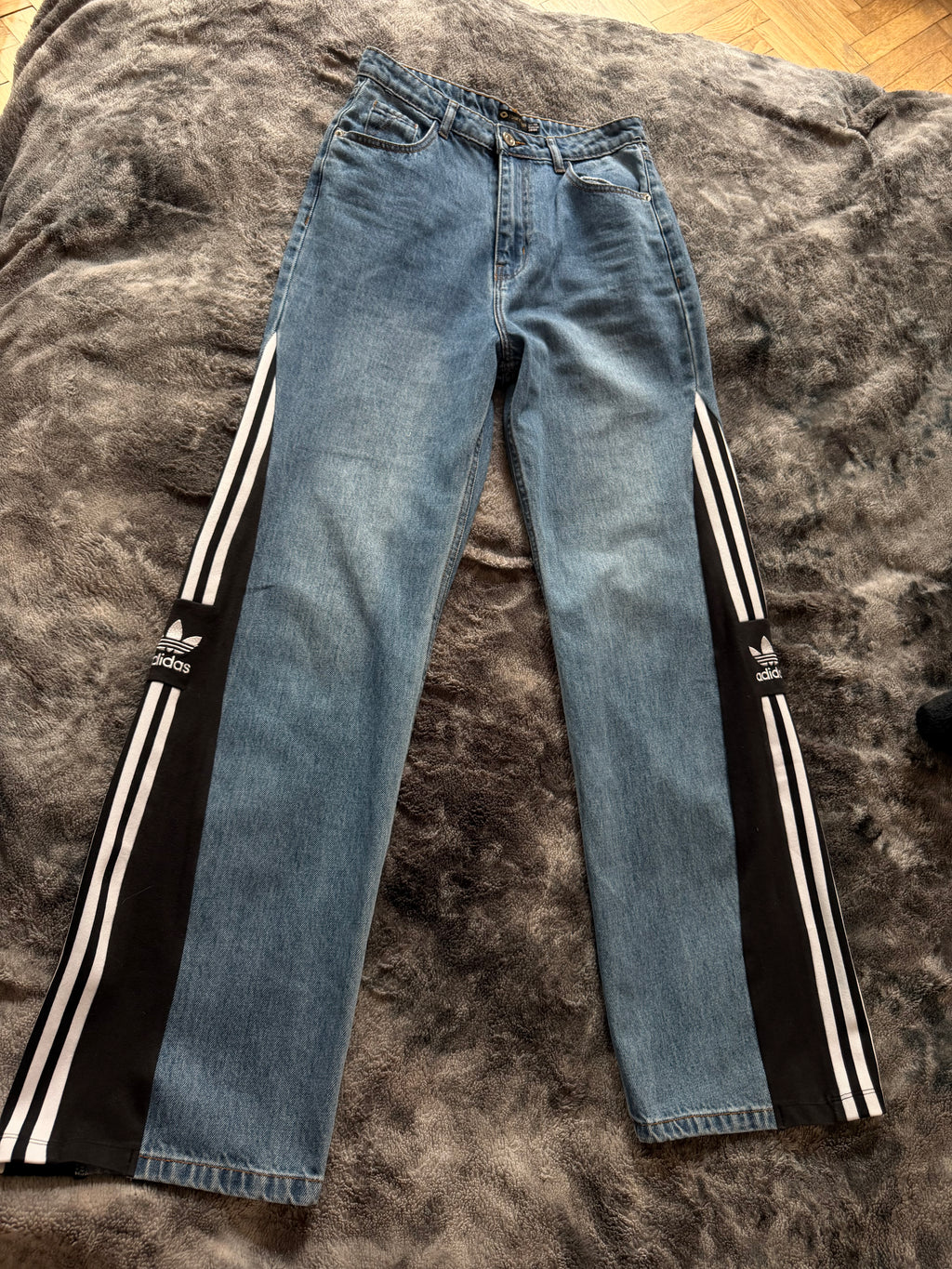 💙 Custom High-Waisted Flared Jeans with Three Stripes – One of a Kind – Size S/M