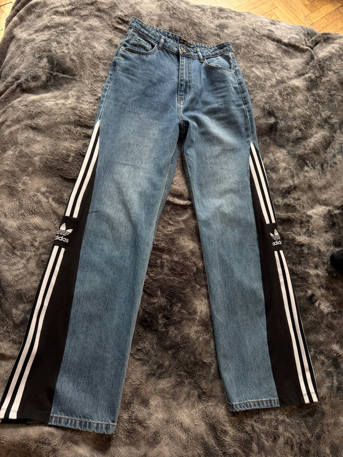 💙 Custom High-Waisted Flared Jeans with Three Stripes – One of a Kind – Size S/M
