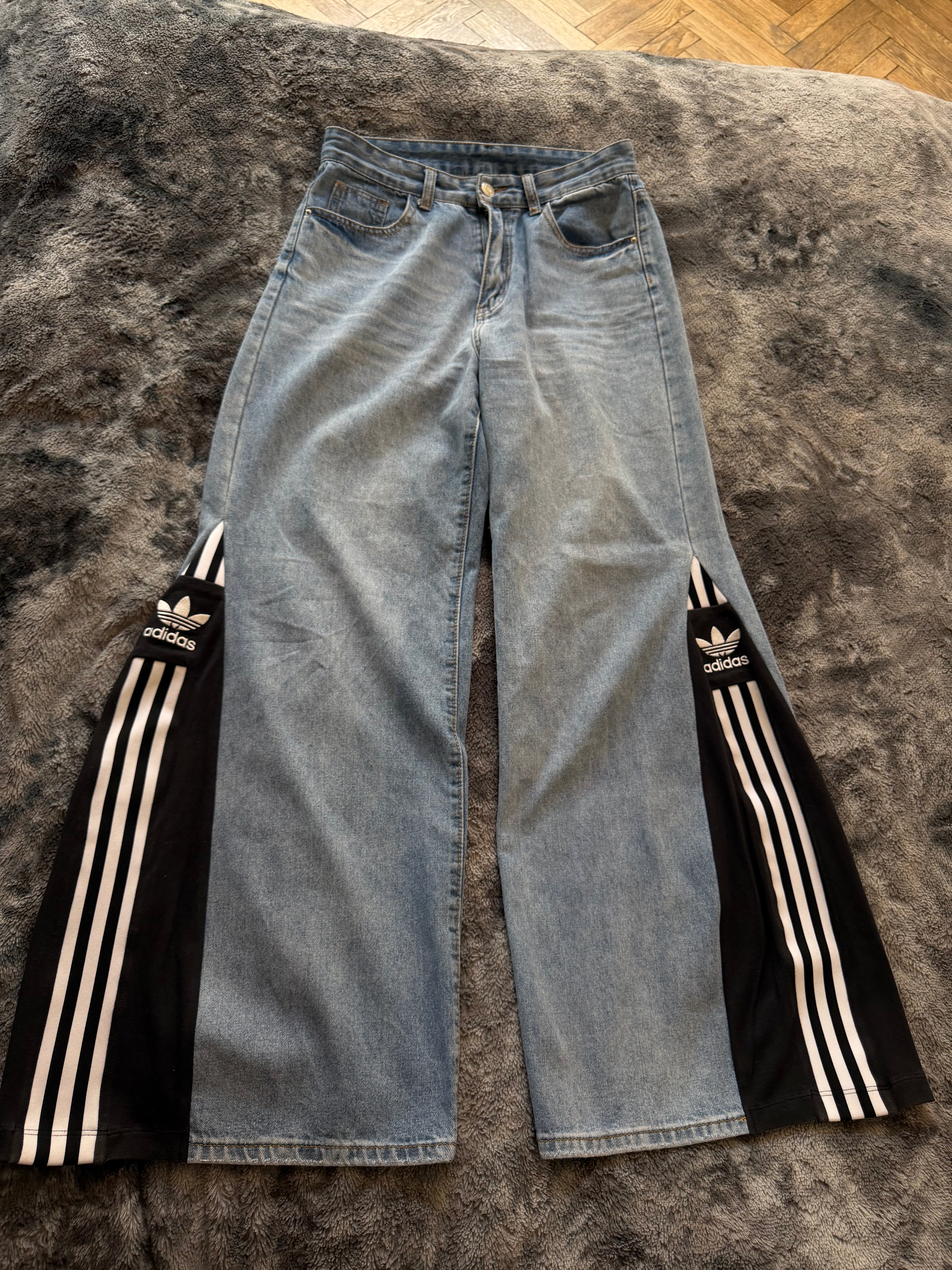 Custom Baggy Flared Jeans 3 Stripes – One of a Kind – Size M