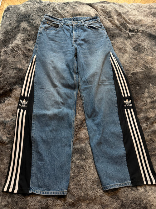 Baggy Flared Jeans with 3 Stripes – Size L/M