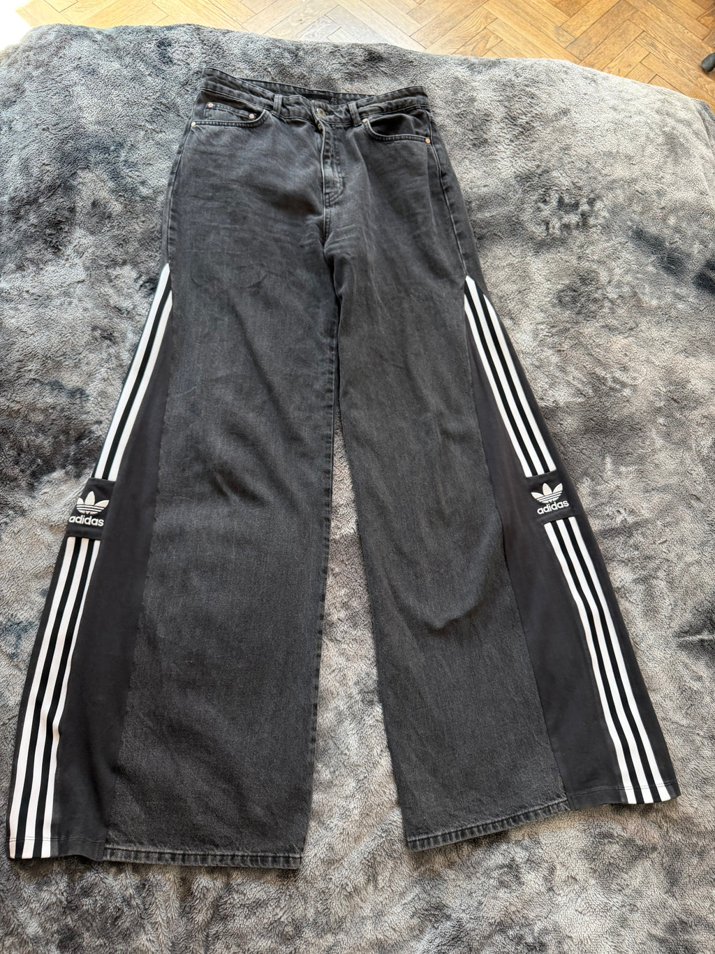 Charcoal Grey Baggy Track Pants – XL | Wide Leg | 3 Stripes Streetwear