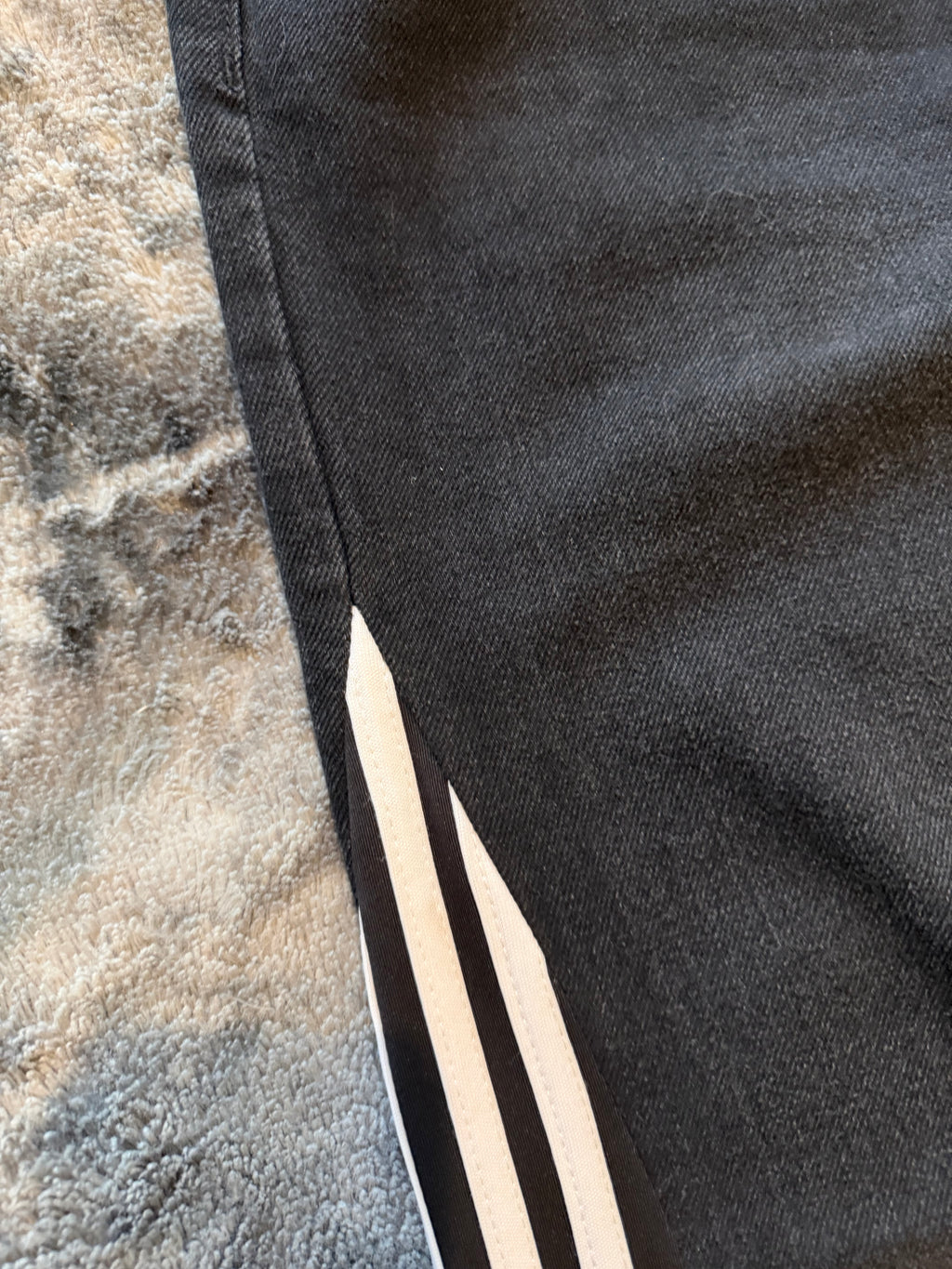 🖤 Custom Black Baggy Jeans with Three Stripes – One of a Kind – Size M