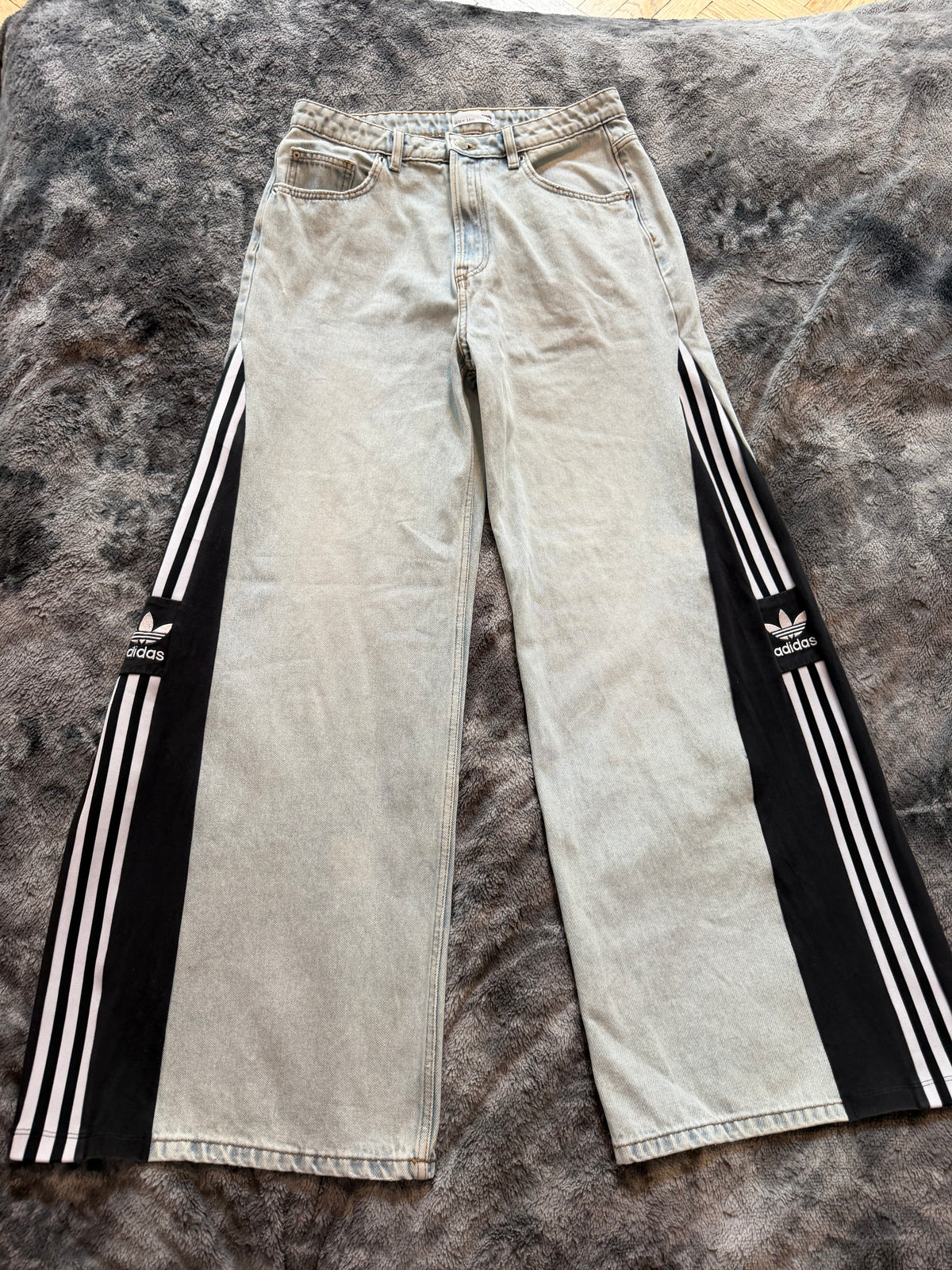 SEA BLUE DENIM 3-STRIPE BAGGY PANTS – SIZE L