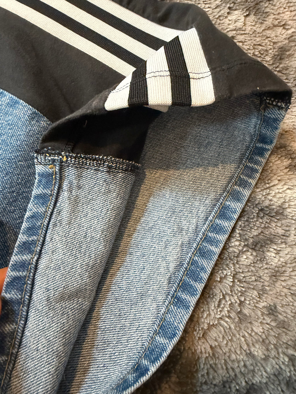 Baggy Flared Jeans with 3 Stripes – Size L/M