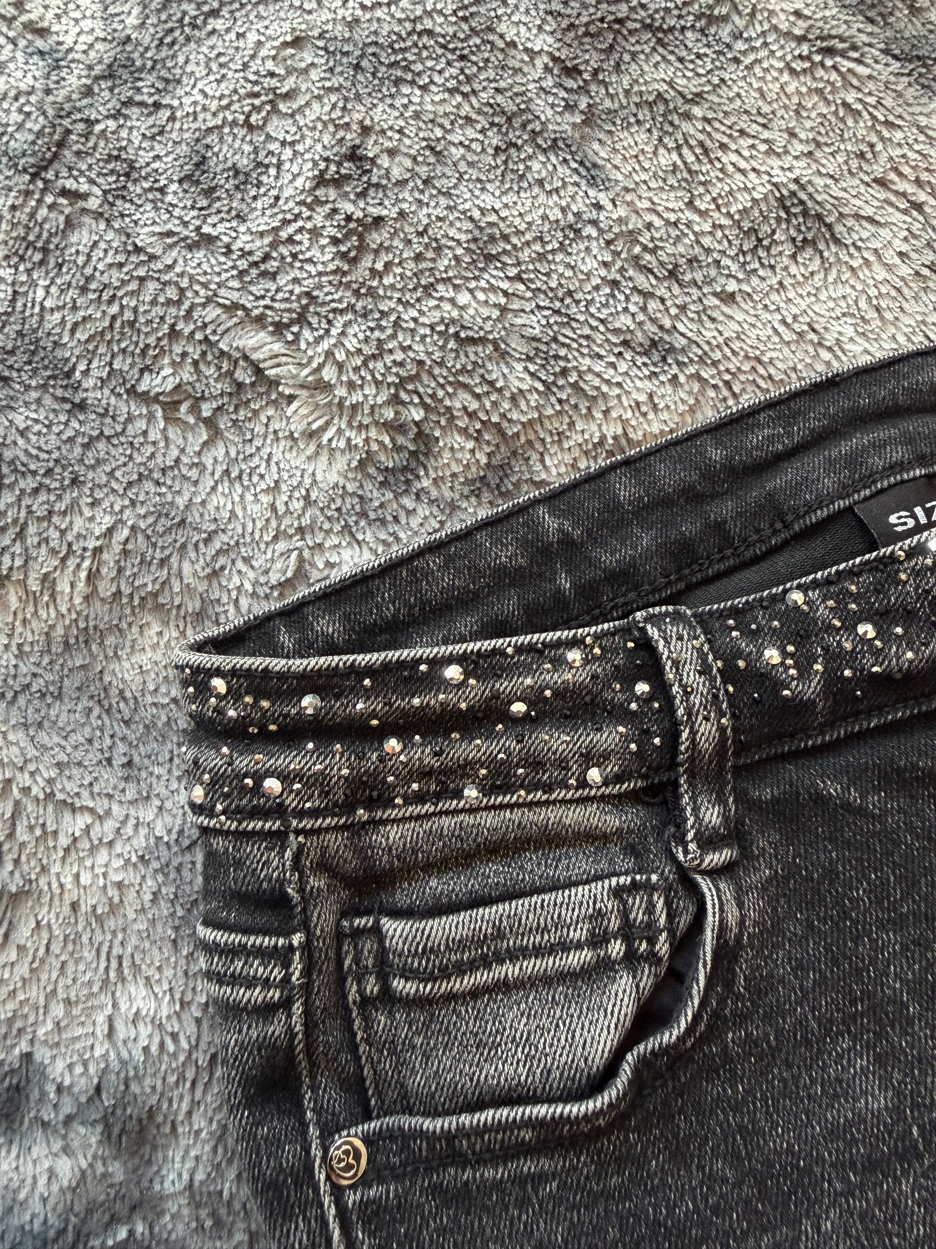 Dark Grey Push-Up Jeans with Rhinestones – S/XS | Wide Leg | 3 Stripes
