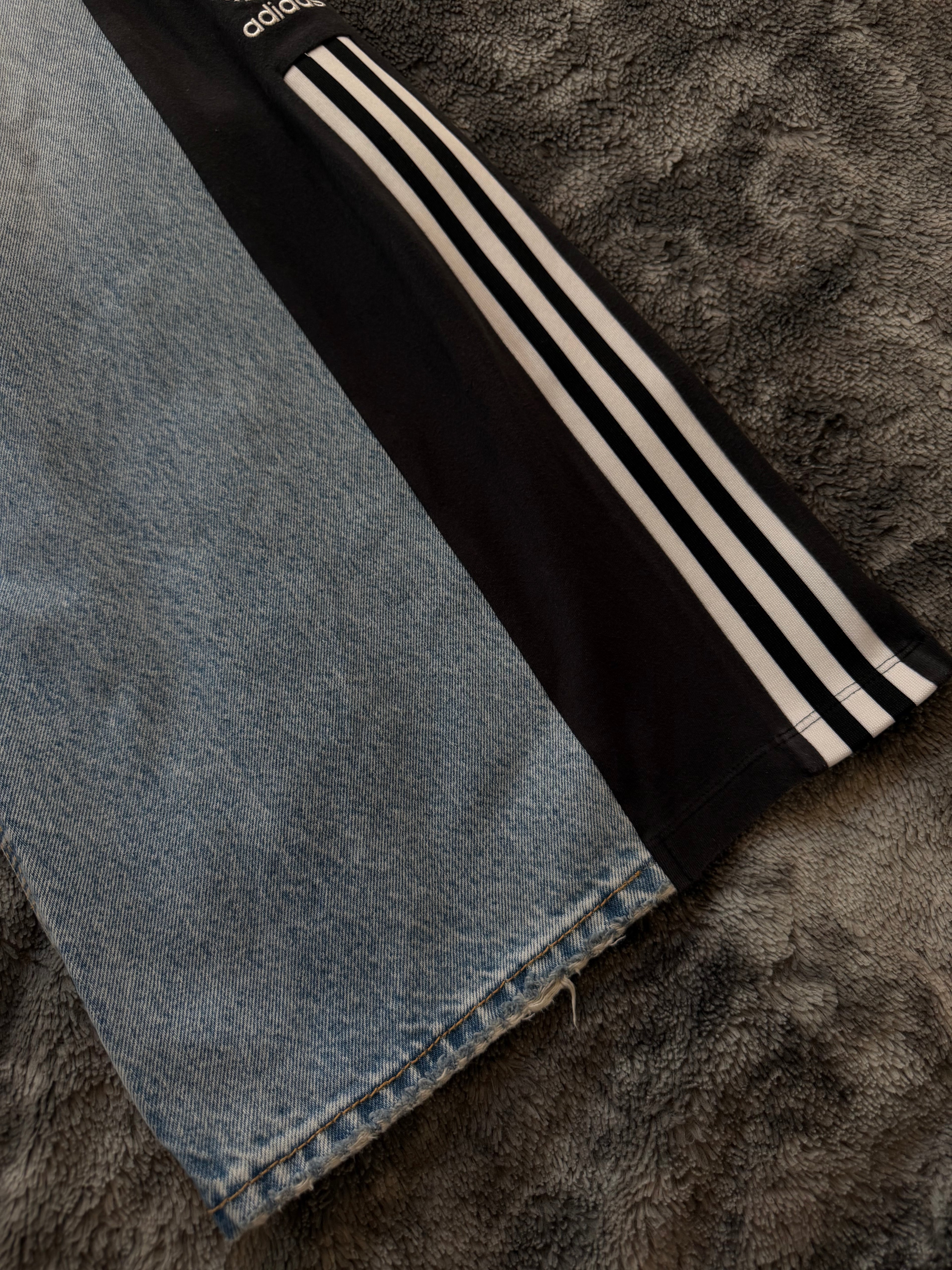 Blue Denim Baggy Jeans – Size L | Wide Leg | 3 Stripes Streetwear