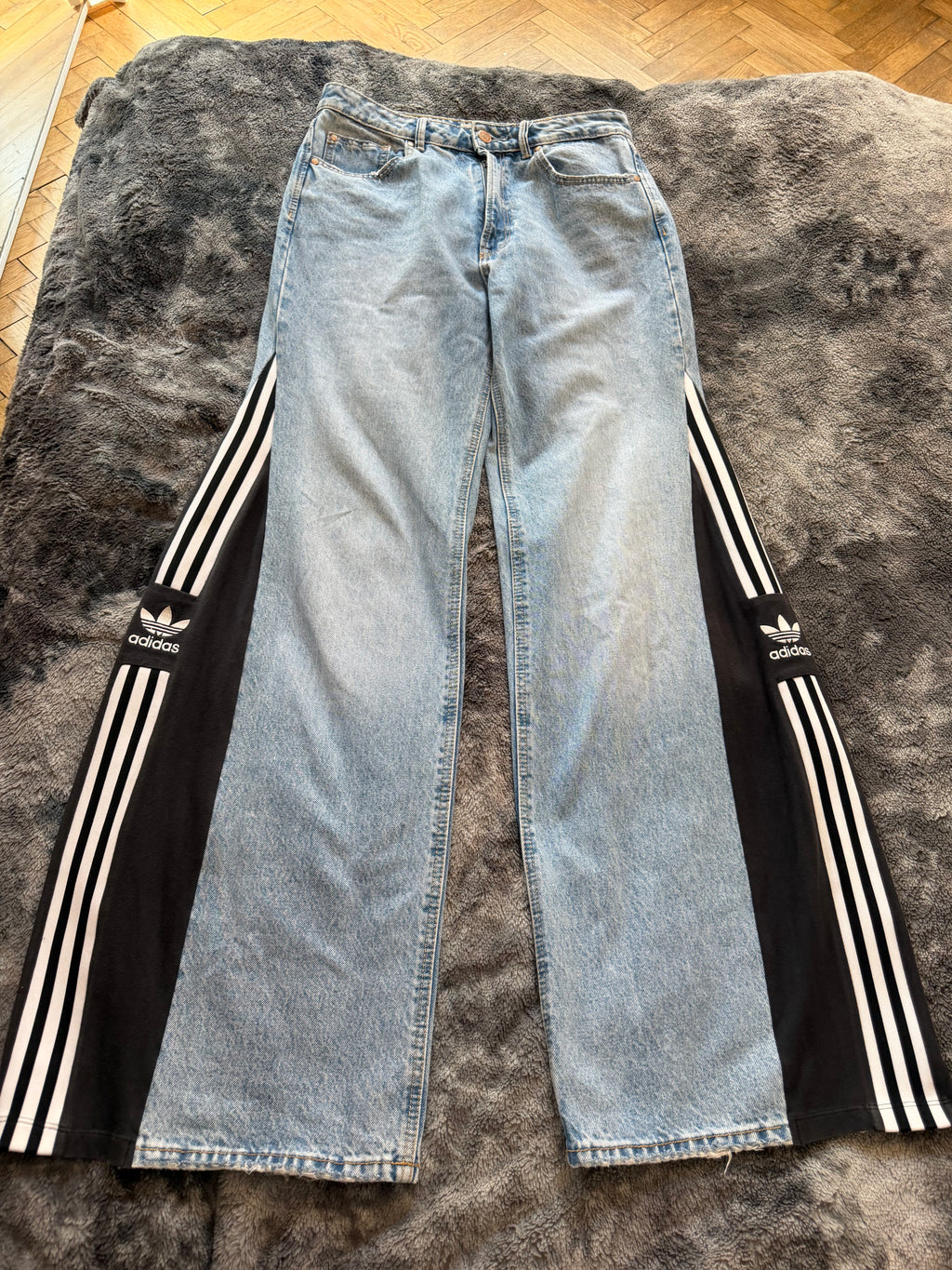 Blue Denim Baggy Jeans – Size L | Wide Leg | 3 Stripes Streetwear