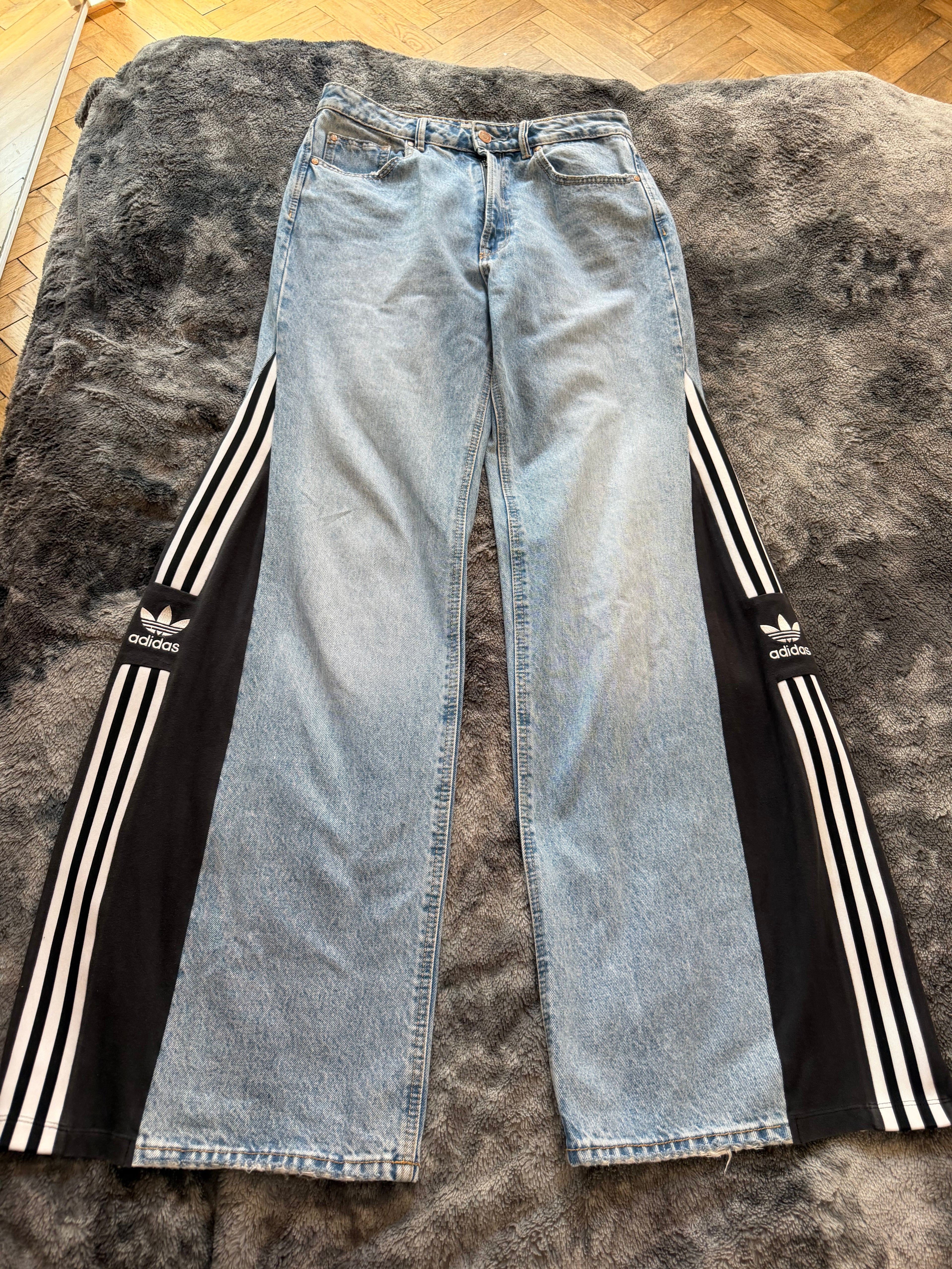 Blue Denim Baggy Jeans – Size L | Wide Leg | 3 Stripes Streetwear