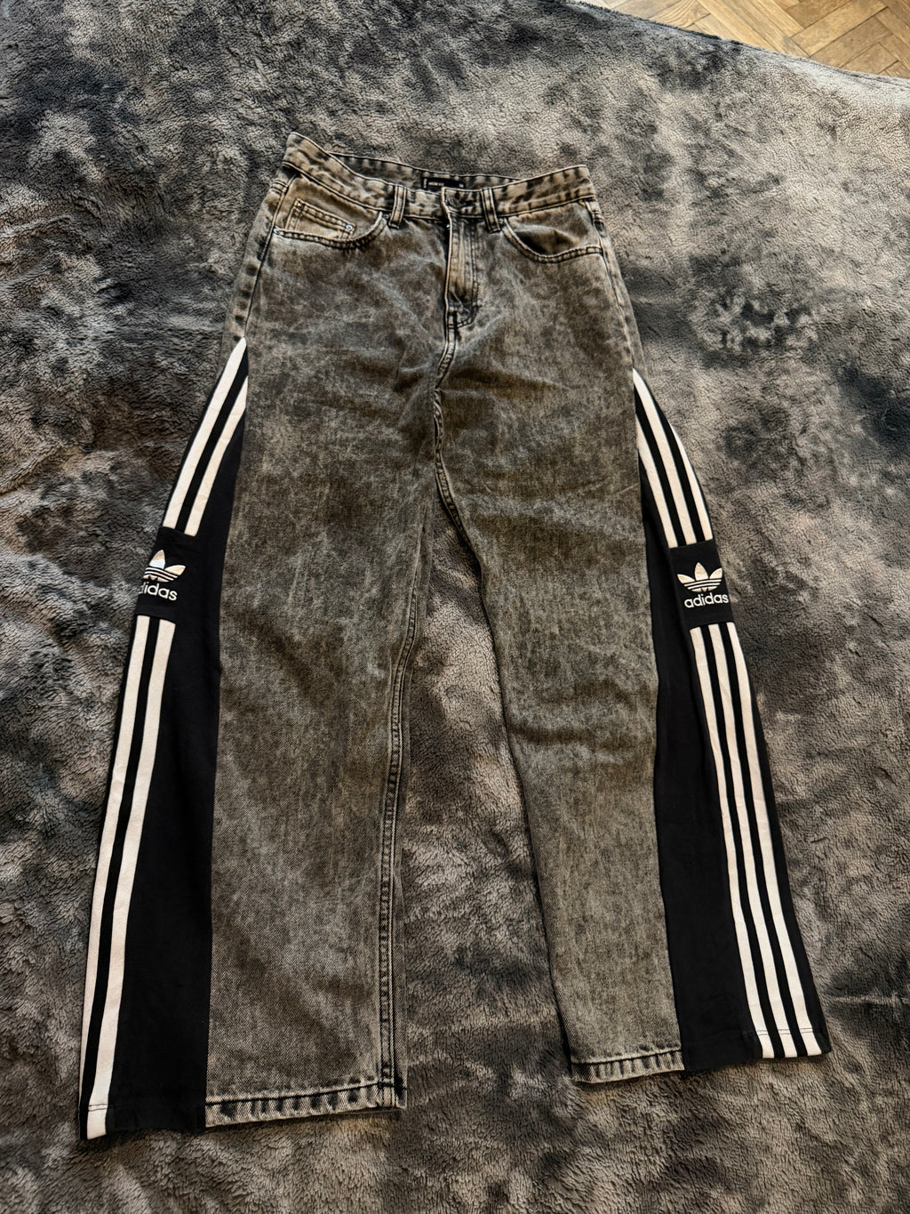 Grey Denim 3-Stripes Wide-Leg Jeans – Size XS/S