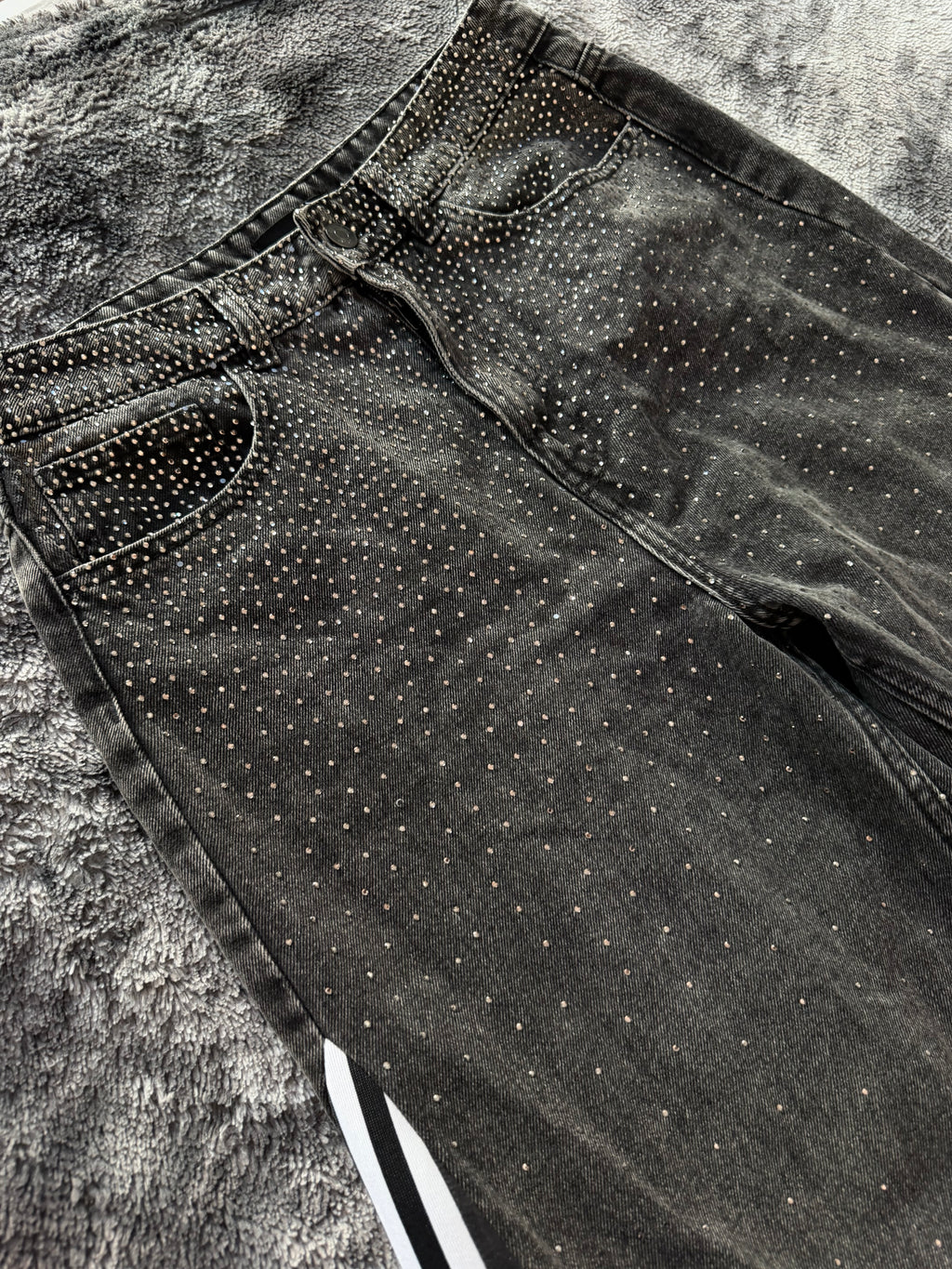 Dark Grey 3-Stripes Diamond Pants – M 🩶💎