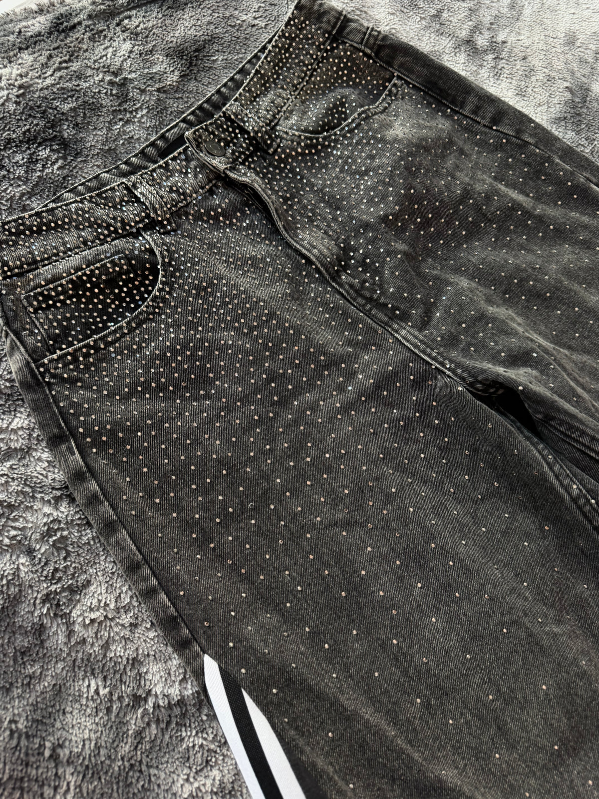Dark Grey 3-Stripes Diamond Pants – M 🩶💎