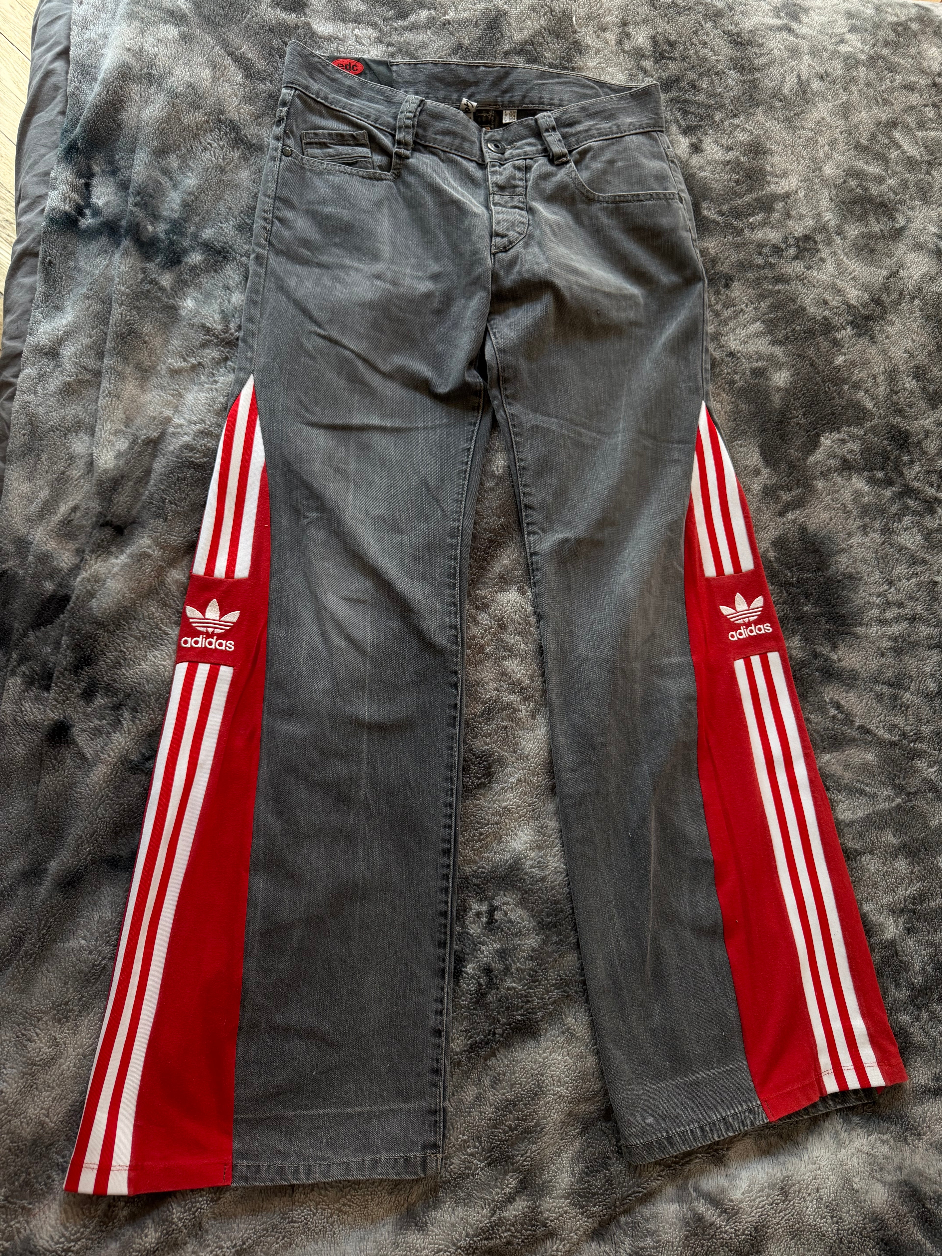 Dark Grey Denim Baggy Flare Jeans – Red Flare, 3 Stripe Design (Size L/M)