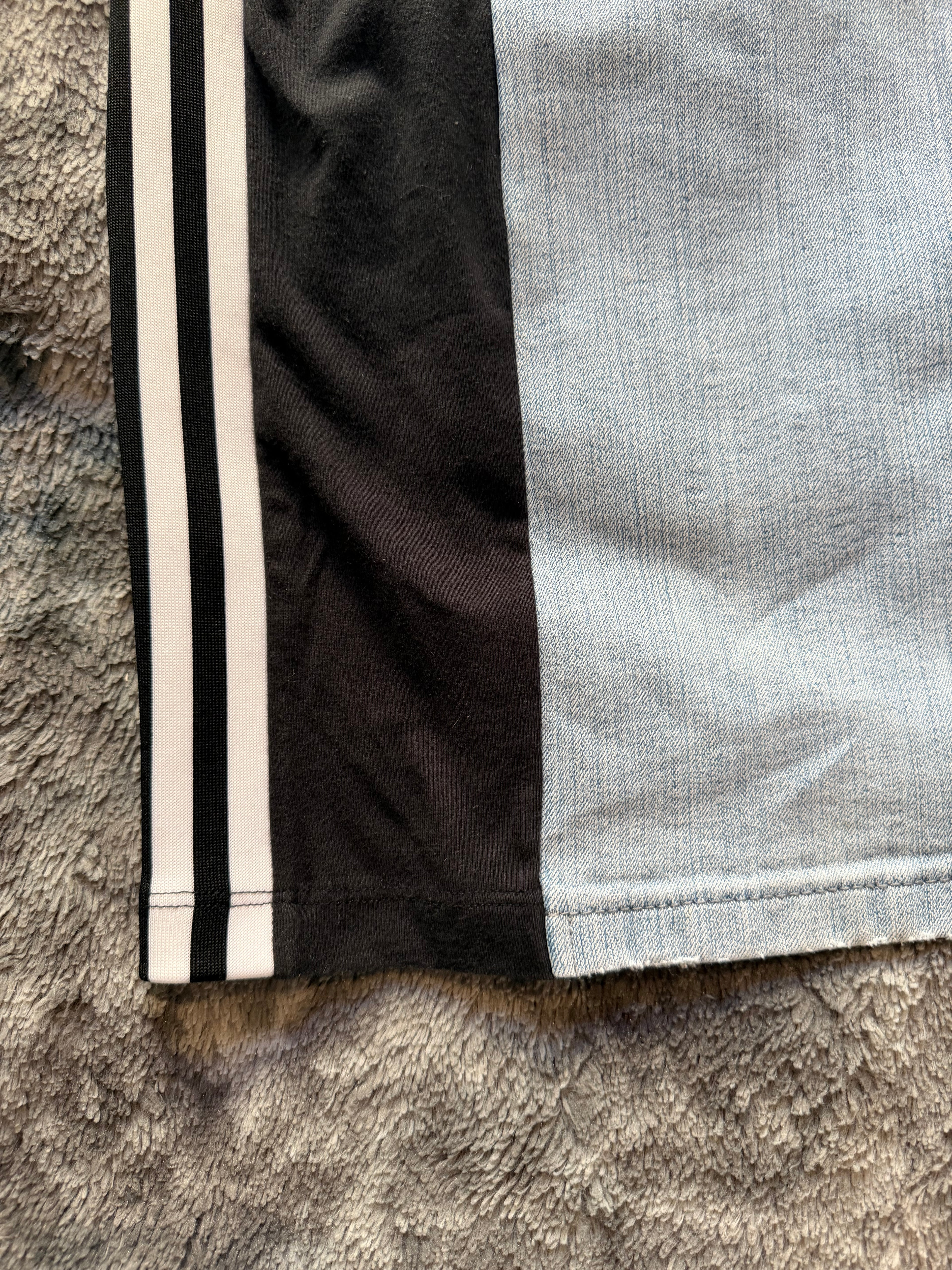 Light Blue Denim 3-Stripe Oversized Jeans – Wide Leg – Size L/M