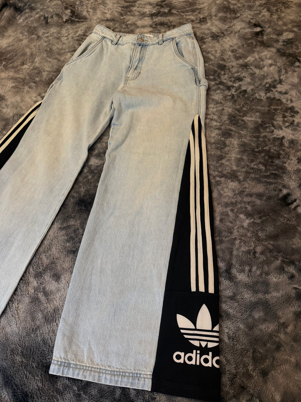Three Stripes Wide-Leg Jeans – Streetwear size S