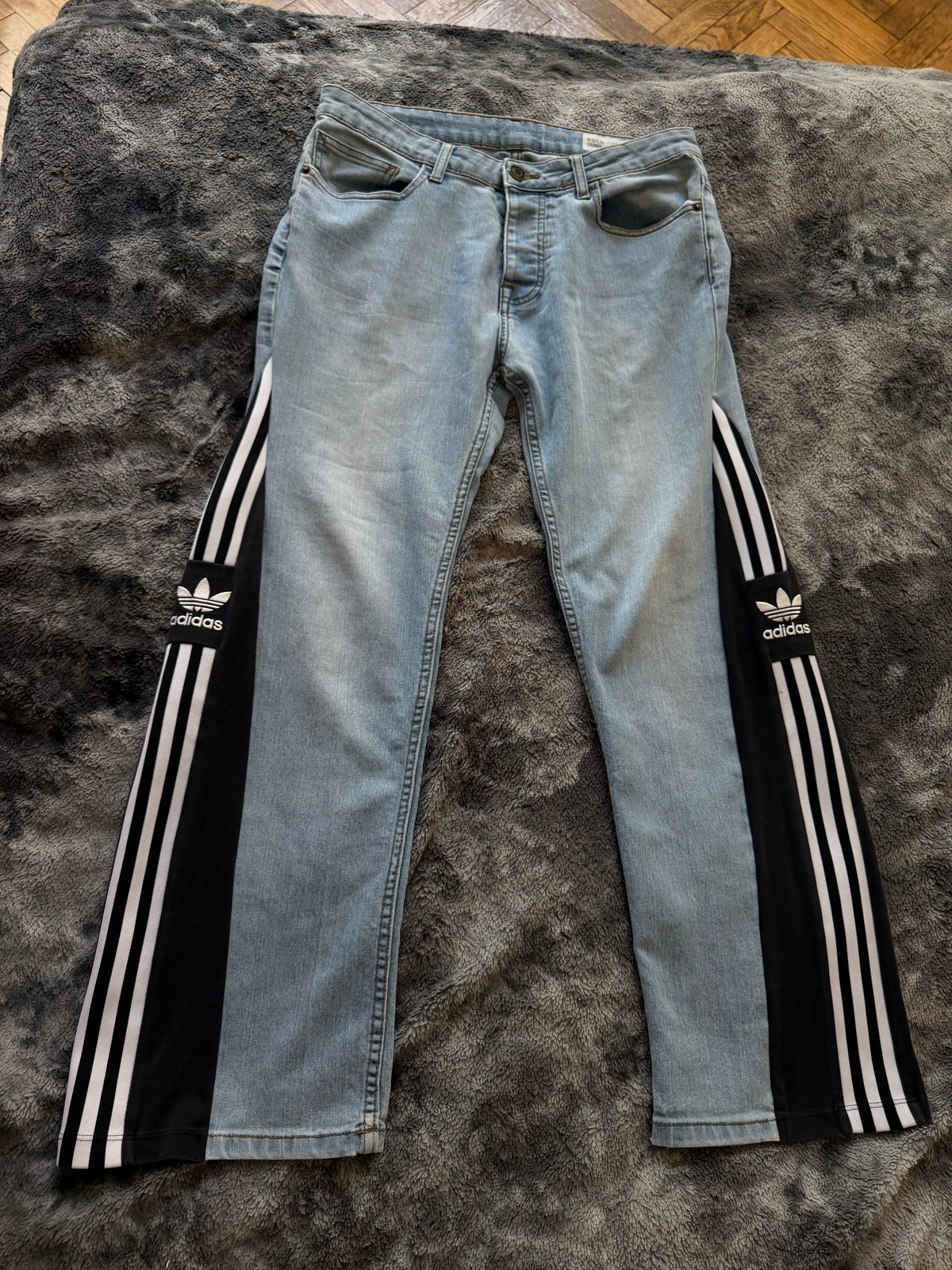 Wide-Leg 3-Stripes Jeans – Size M