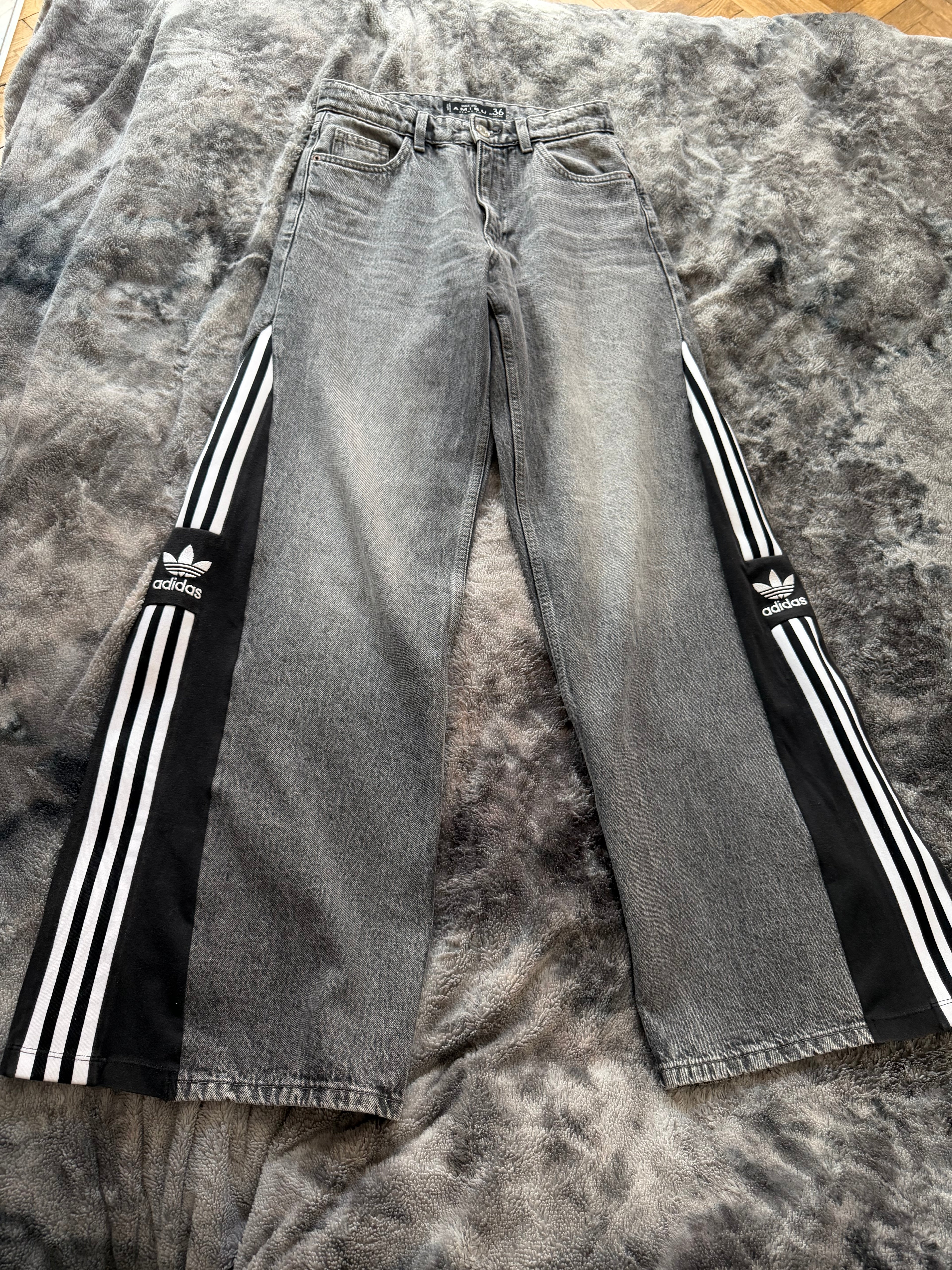 Custom Baggy Flared Jeans 3 Stripes – One of a Kind – Size S