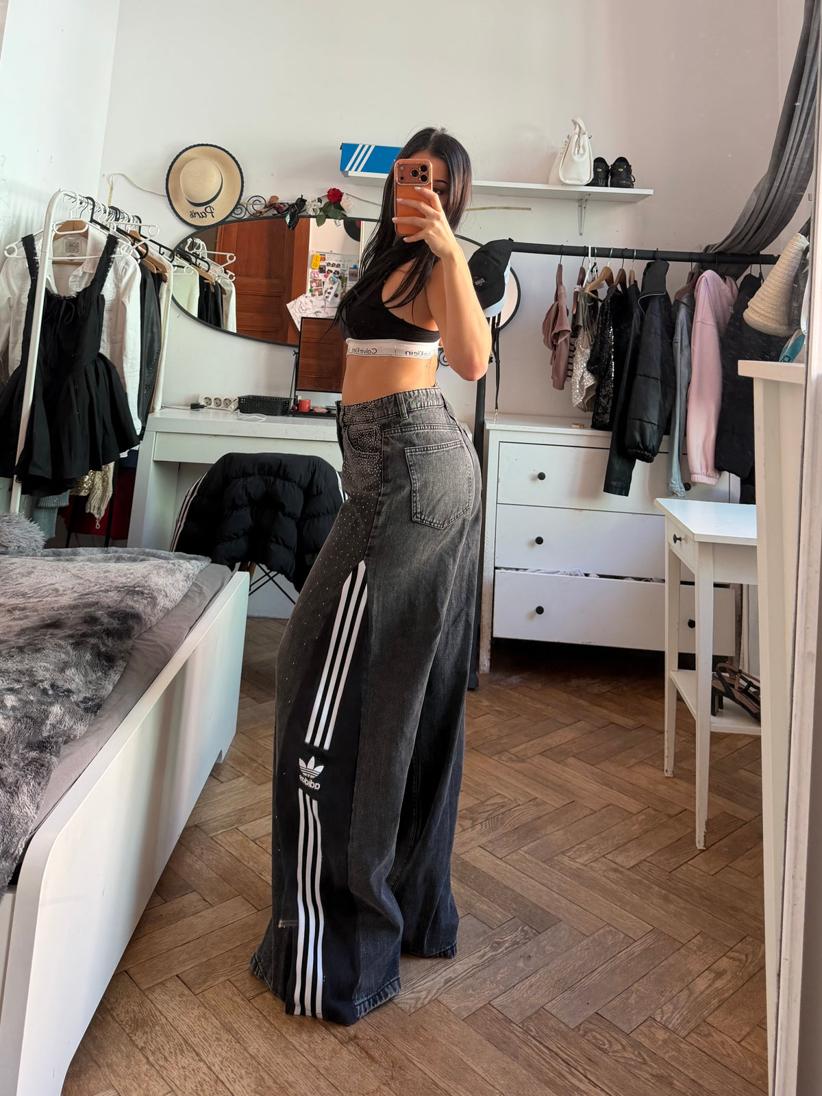 Dark Grey 3-Stripes Diamond Pants – M 🩶💎