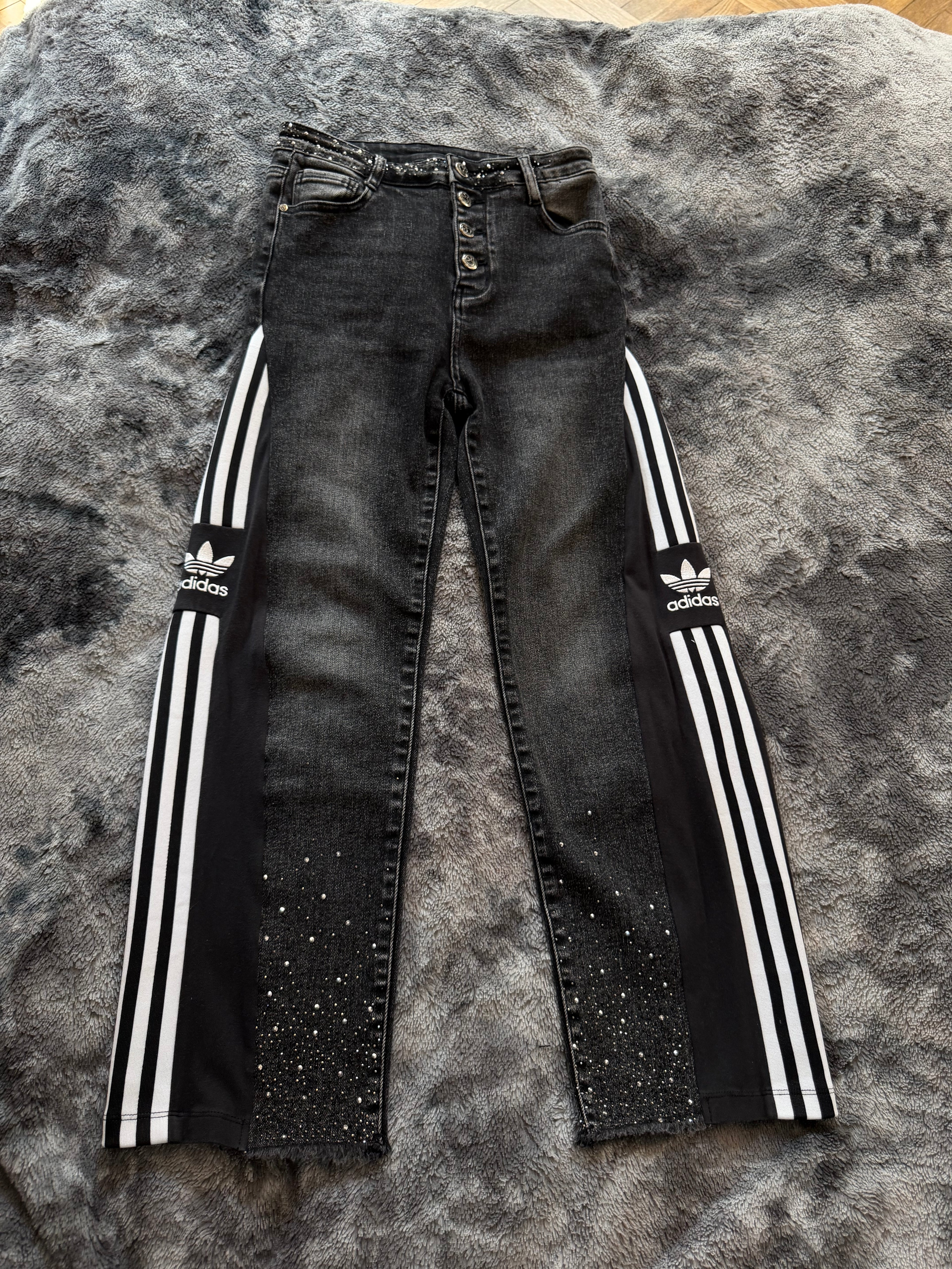 Dark Grey Push-Up Jeans with Rhinestones – S/XS | Wide Leg | 3 Stripes