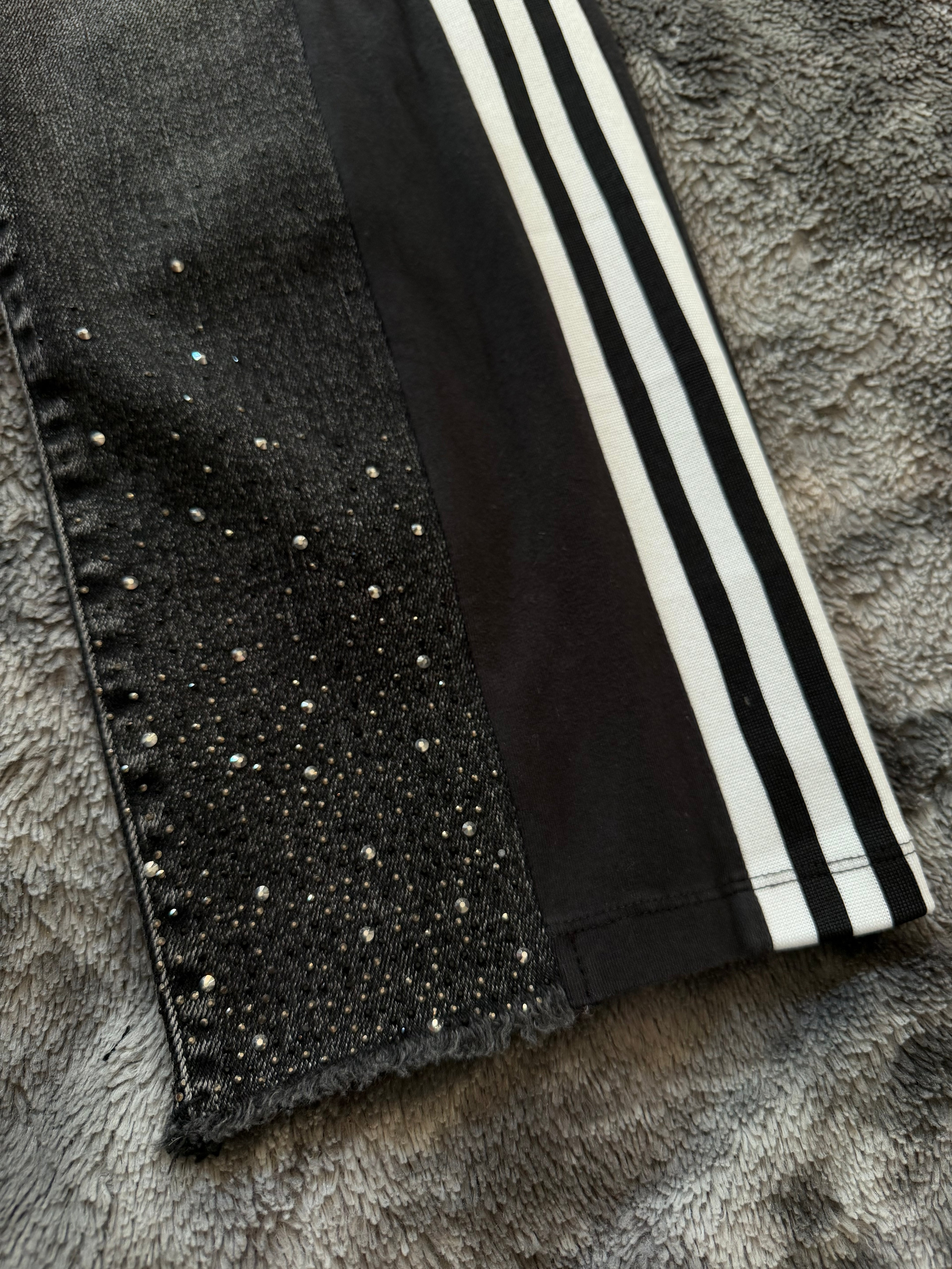 Dark Grey Push-Up Jeans with Rhinestones – S/XS | Wide Leg | 3 Stripes