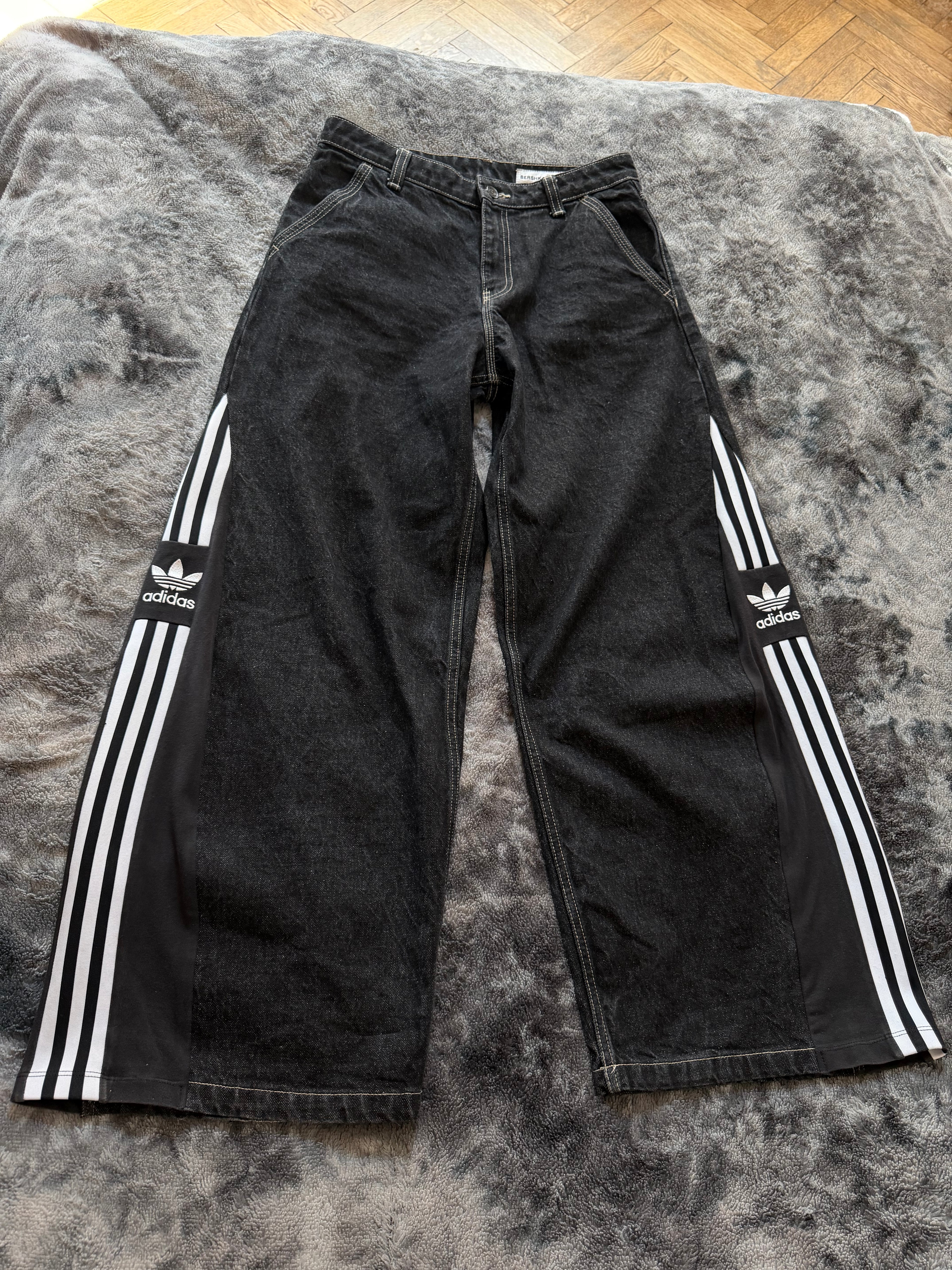 Custom Dark Grey Baggy Jeans with Three Stripes – One of a Kind – Size M