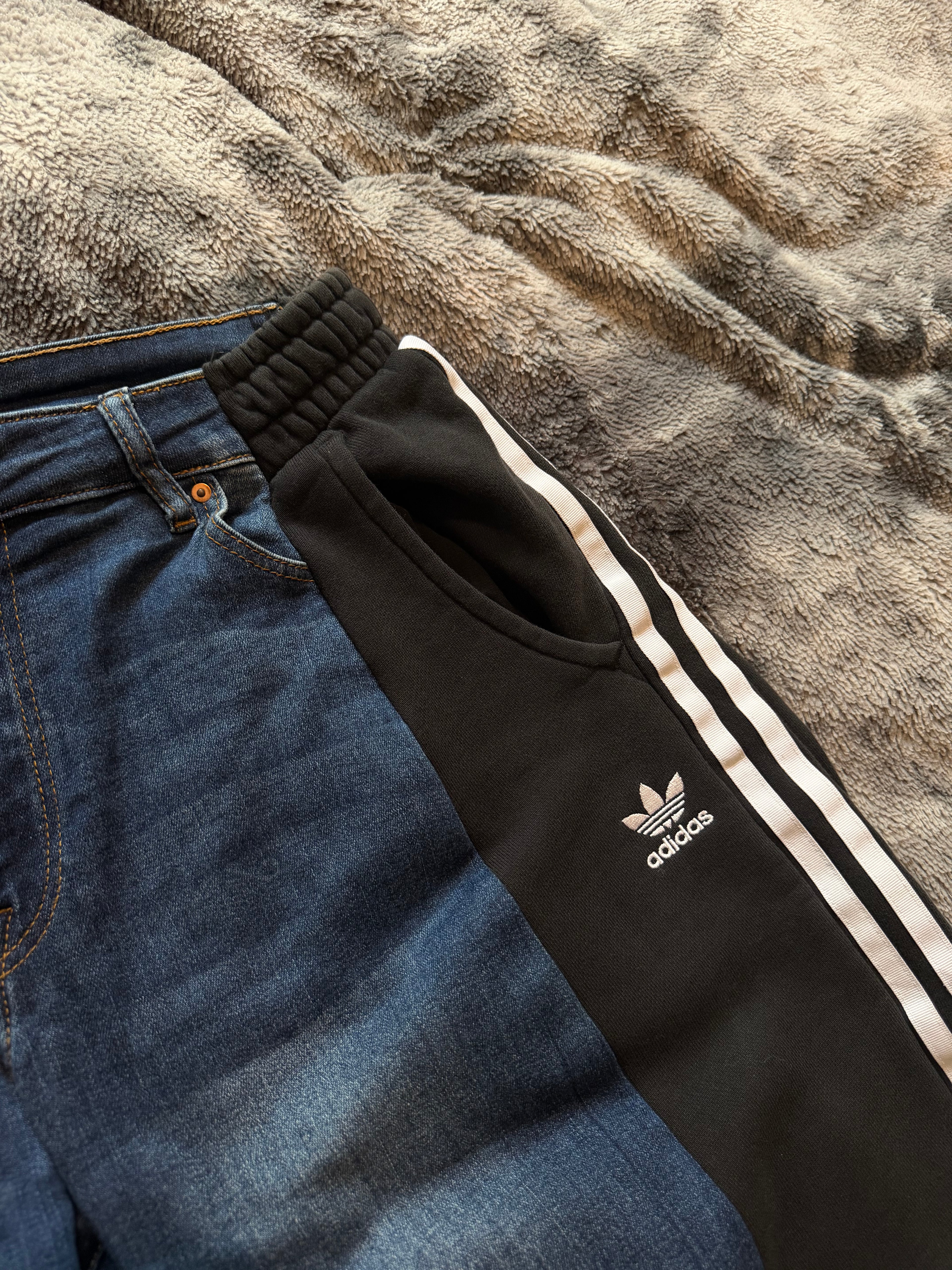 Black Baggy Jeans with 3 Stripes – Size M–XS