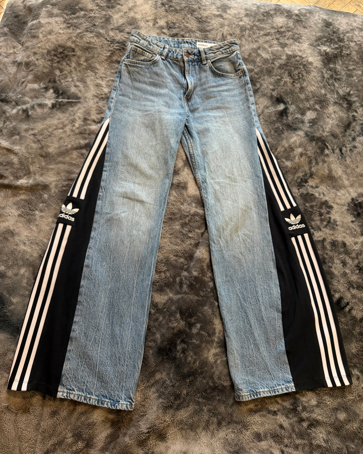💙 Custom Flared Jeans with Three Stripes – One of a Kind – Size XS/S