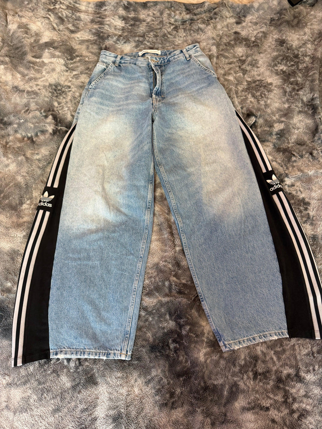 Balloon Ultra Baggy Denim Jeans – Three Stripes | Size M/S