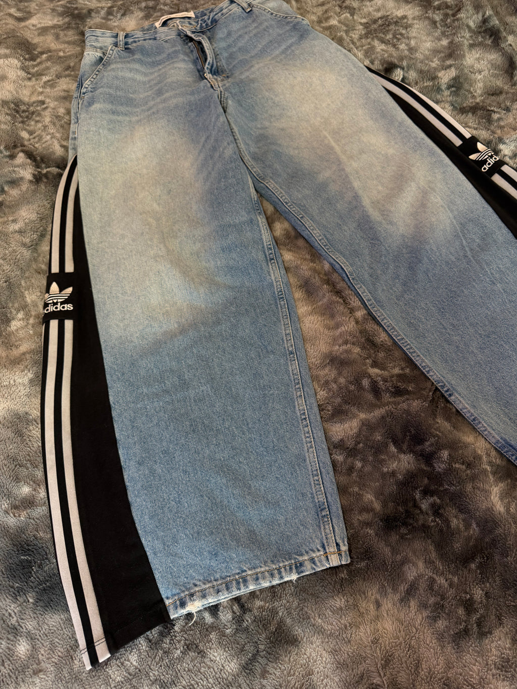 Balloon Ultra Baggy Denim Jeans – Three Stripes | Size M/S