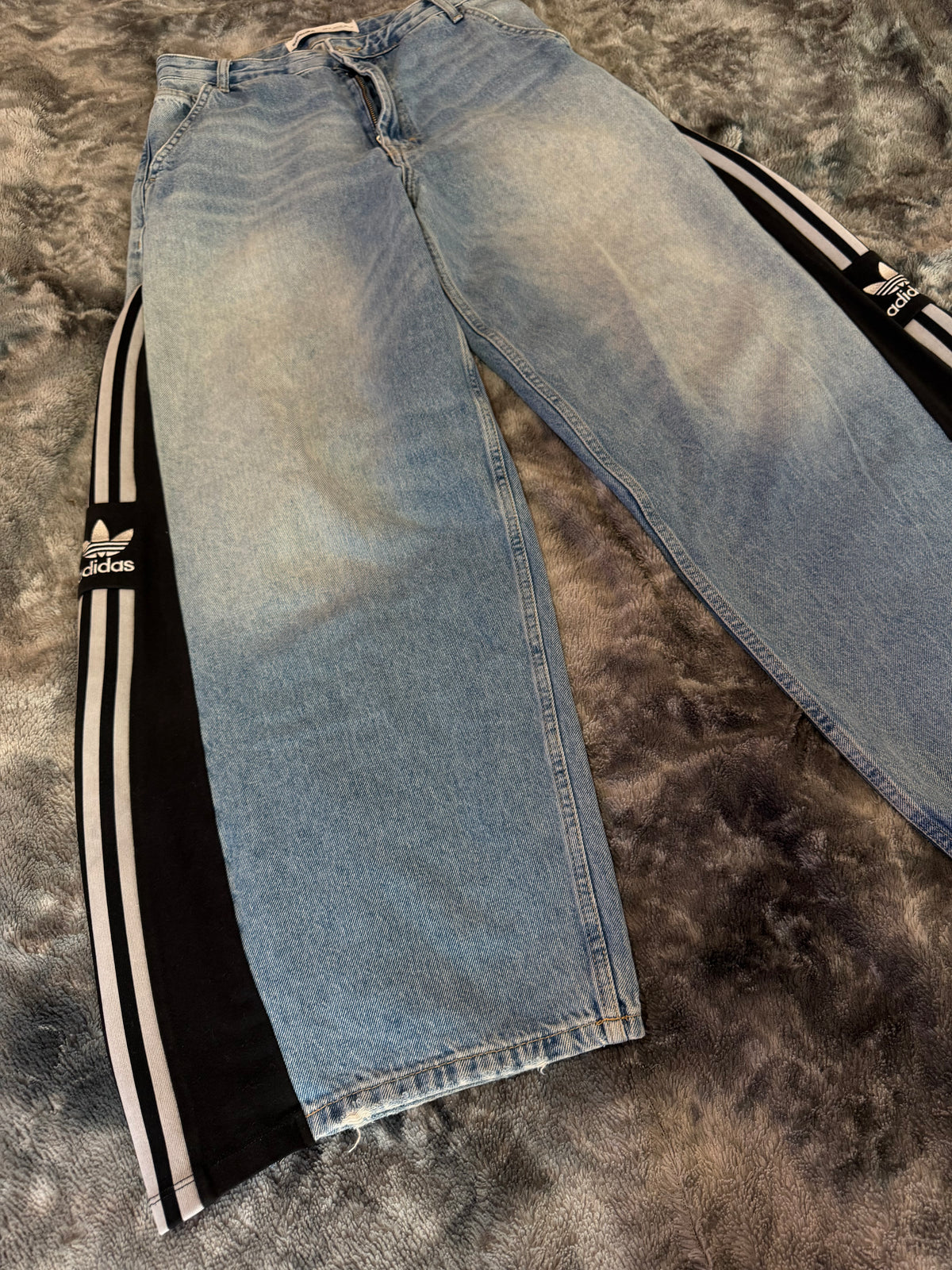 Balloon Ultra Baggy Denim Jeans – Three Stripes | Size M/S