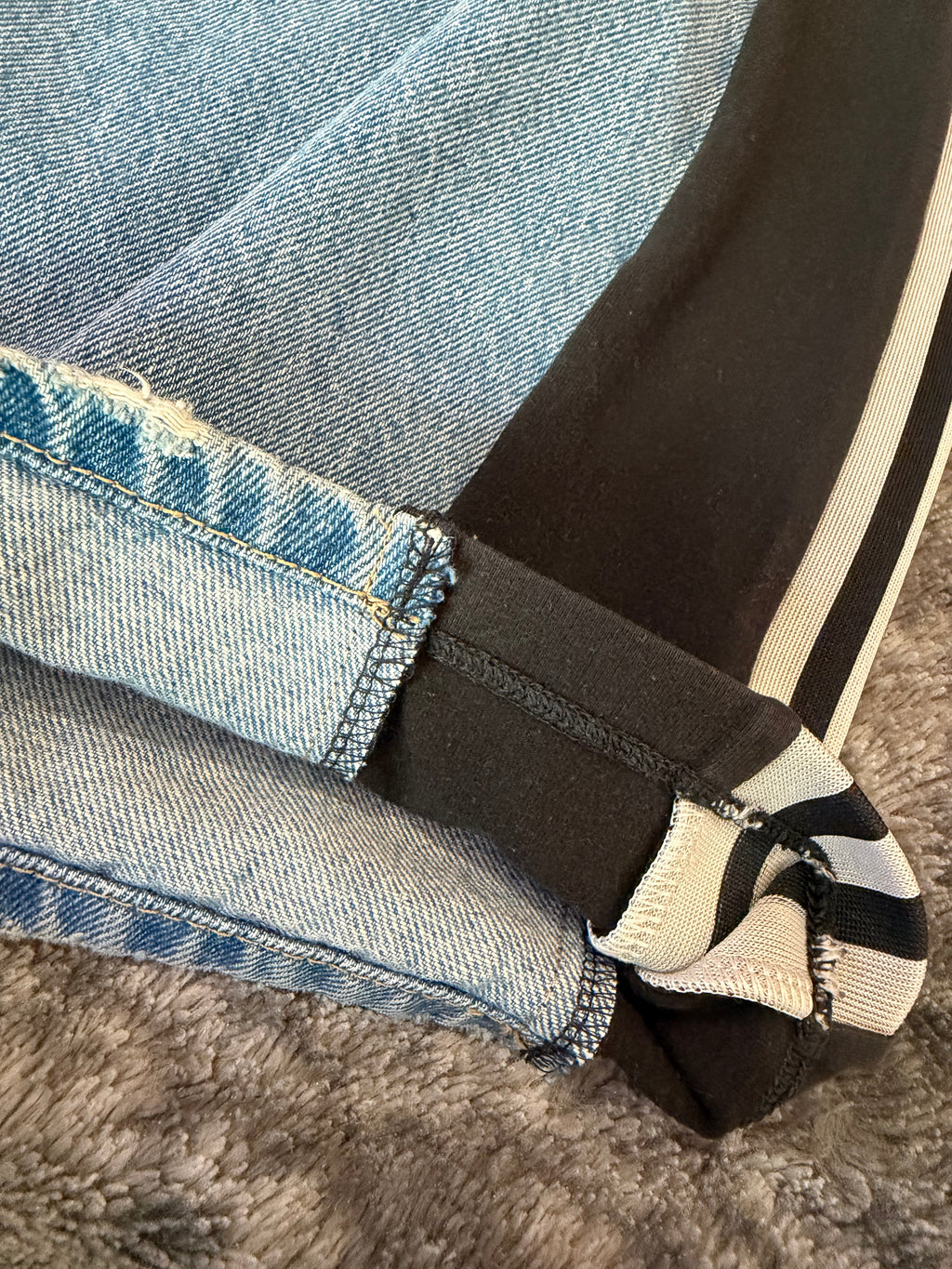 Balloon Ultra Baggy Denim Jeans – Three Stripes | Size M/S